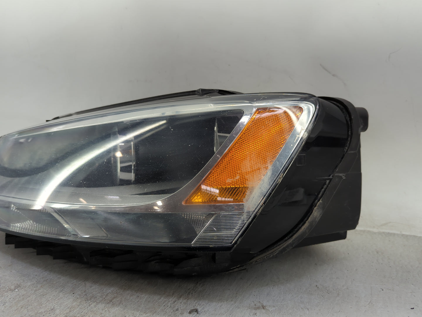 2011-2016 Volkswagen Jetta Passenger Right Oem Head Light Headlight Lamp - Oemusedautoparts1.com