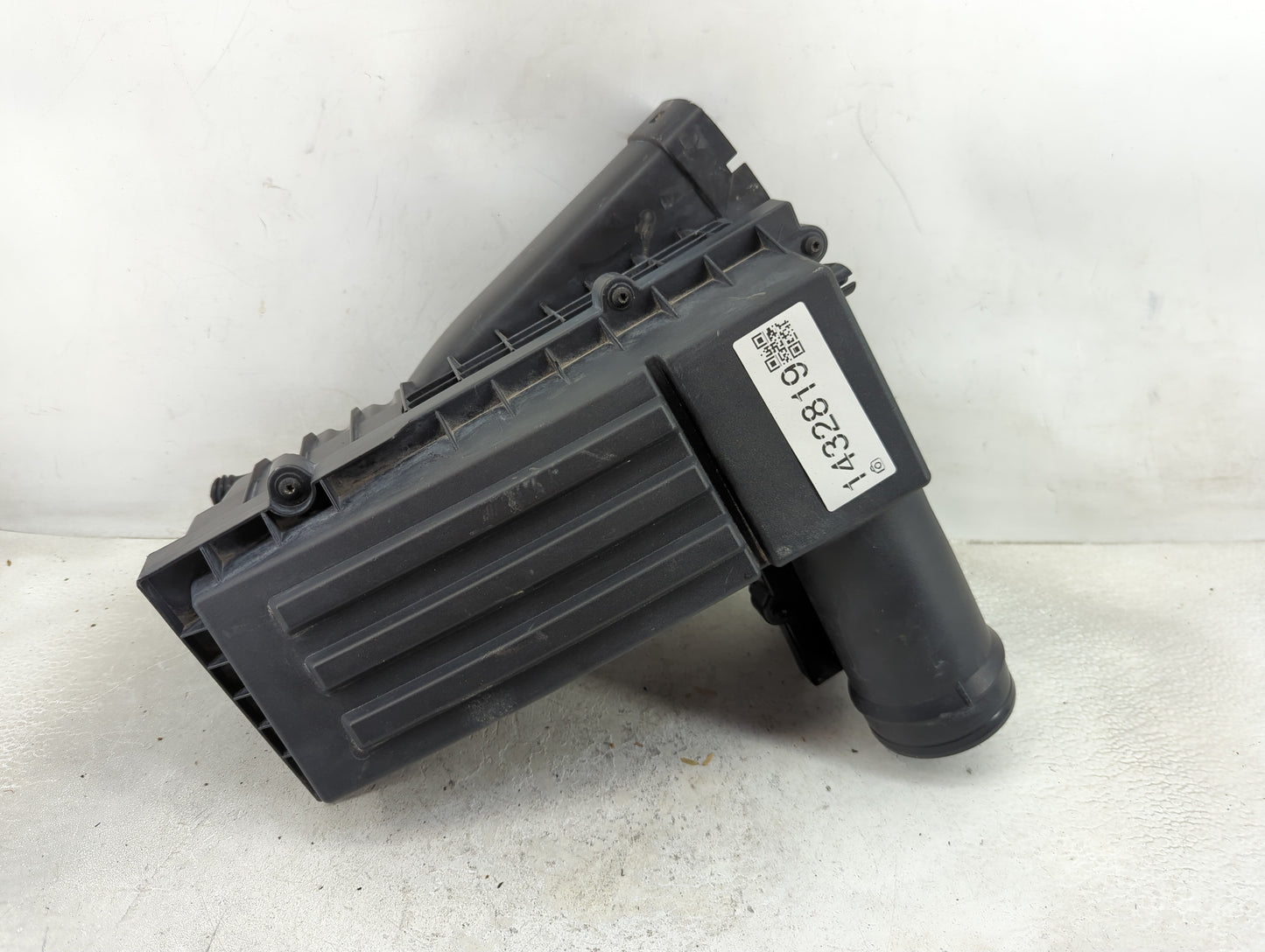 2013-2017 Volkswagen Jetta Air Cleaner Intake-duct Hose Tube - Oemusedautoparts1.com