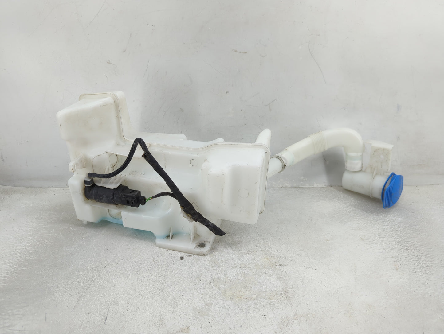 2011-2018 Volkswagen Jetta Windshield Washer Fluid Reservoir Bottle Oem - Oemusedautoparts1.com