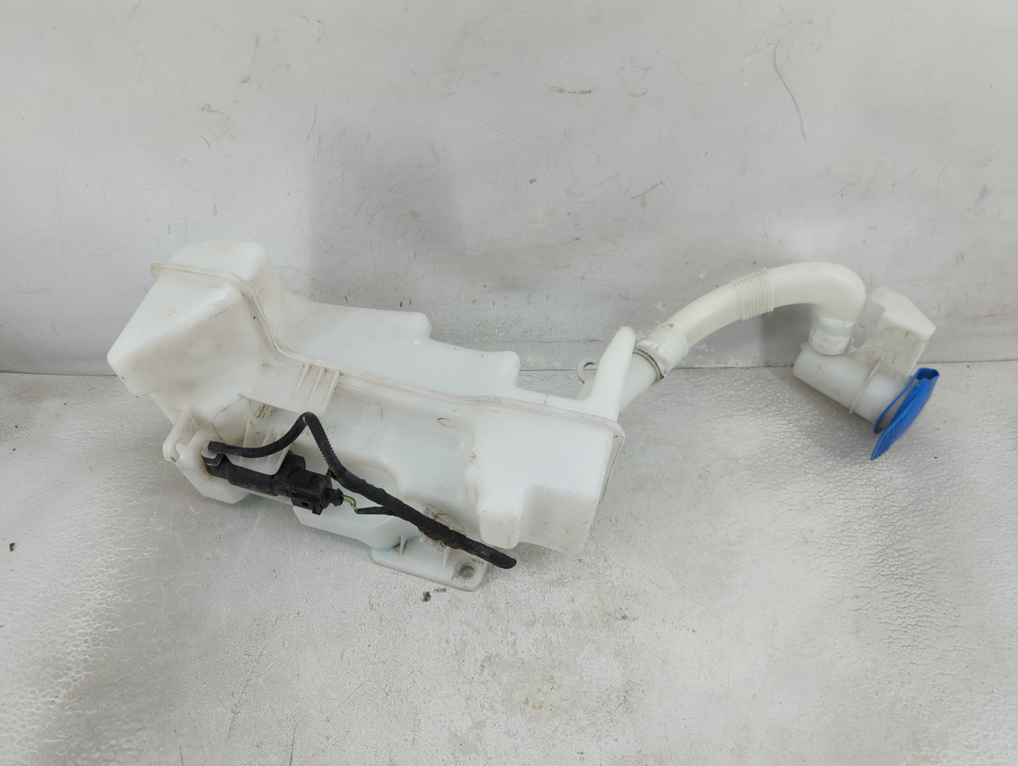 2011-2018 Volkswagen Jetta Windshield Washer Fluid Reservoir Bottle Oem - Oemusedautoparts1.com