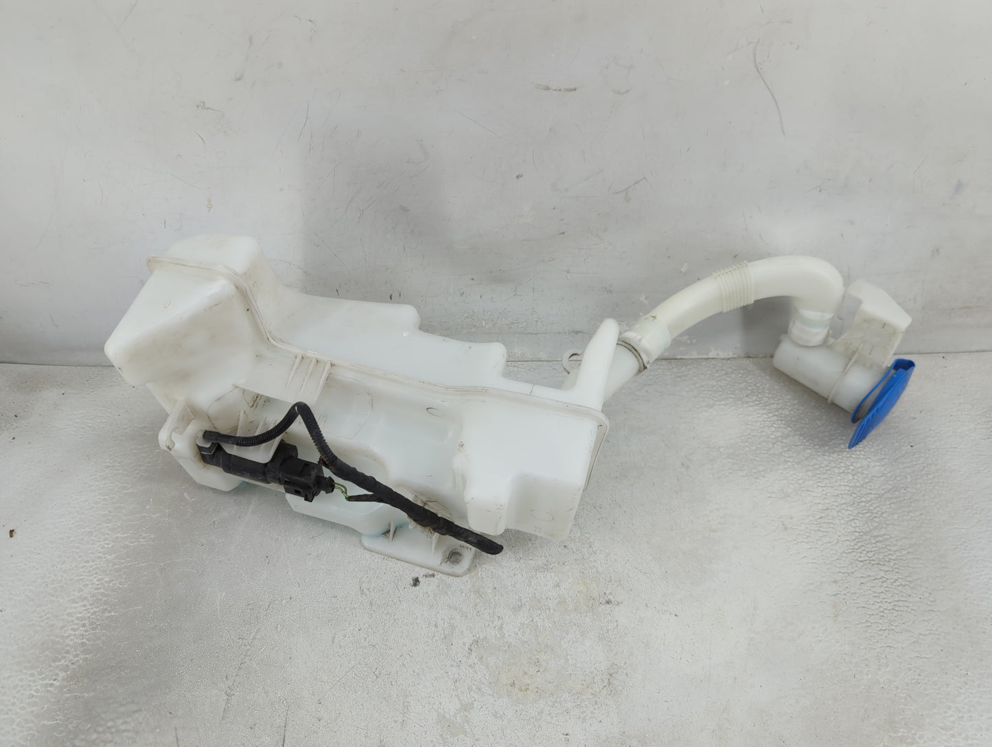 2011-2018 Volkswagen Jetta Windshield Washer Fluid Reservoir Bottle Oem - Oemusedautoparts1.com
