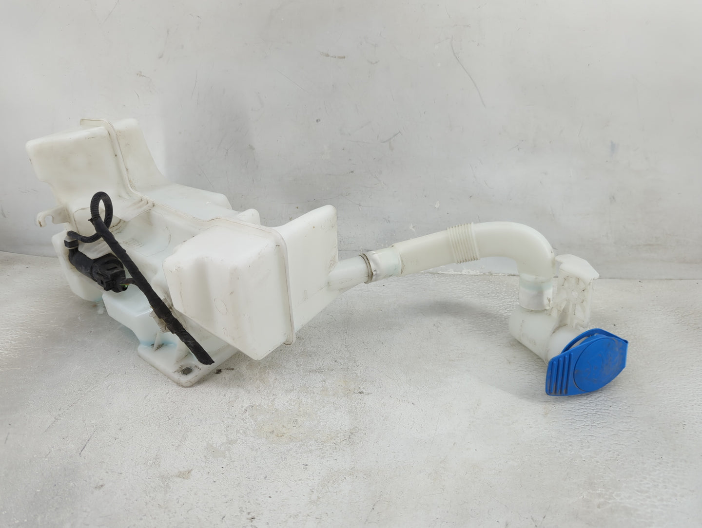 2011-2018 Volkswagen Jetta Windshield Washer Fluid Reservoir Bottle Oem - Oemusedautoparts1.com