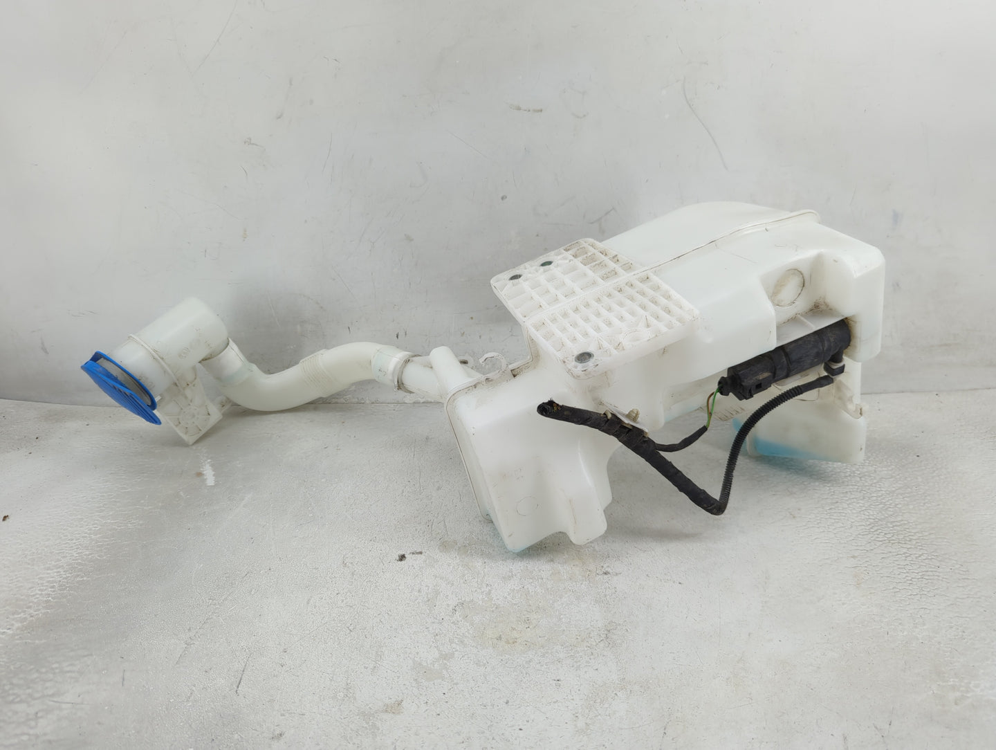 2011-2018 Volkswagen Jetta Windshield Washer Fluid Reservoir Bottle Oem - Oemusedautoparts1.com