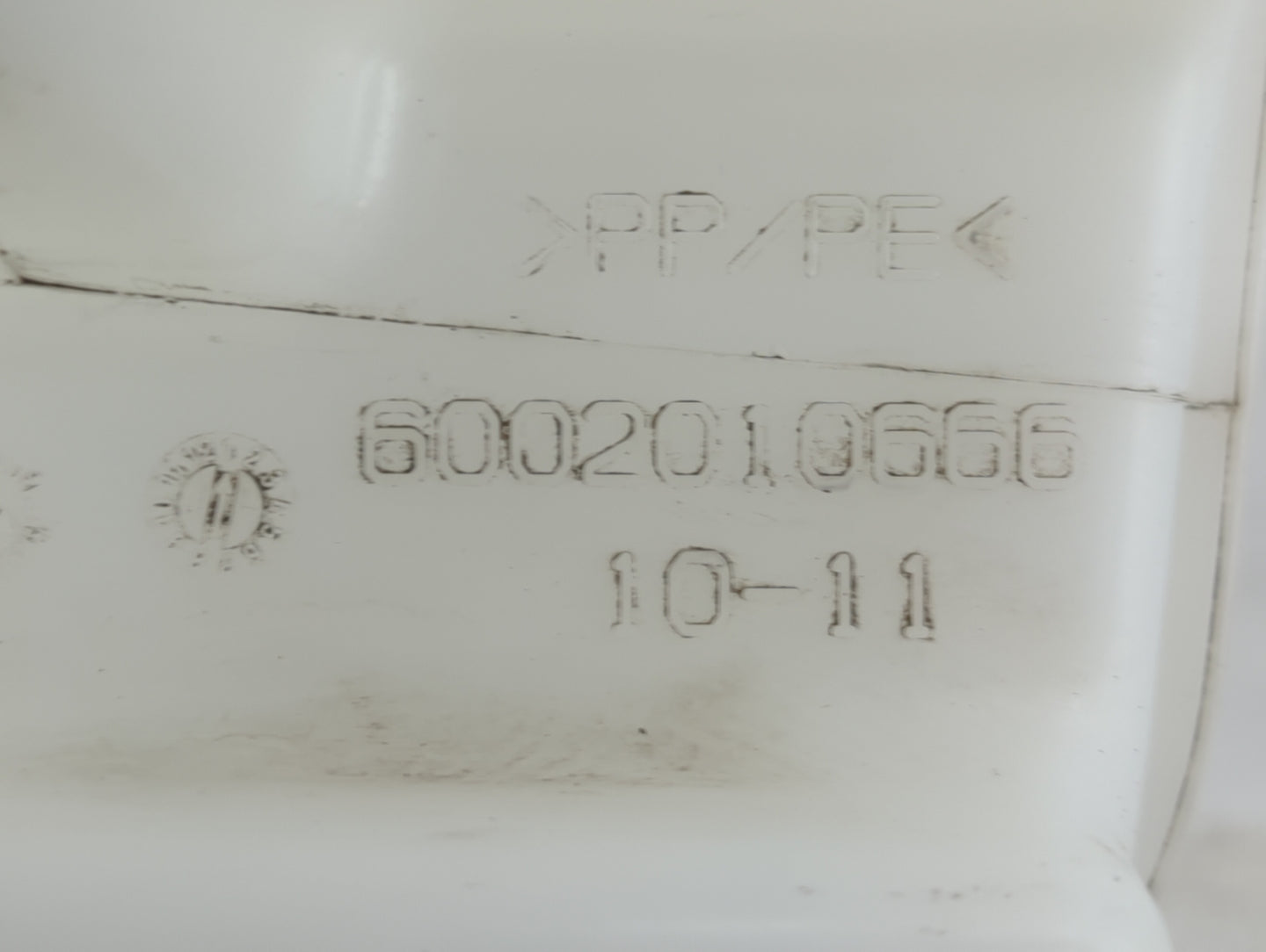 2011-2018 Volkswagen Jetta Windshield Washer Fluid Reservoir Bottle Oem - Oemusedautoparts1.com
