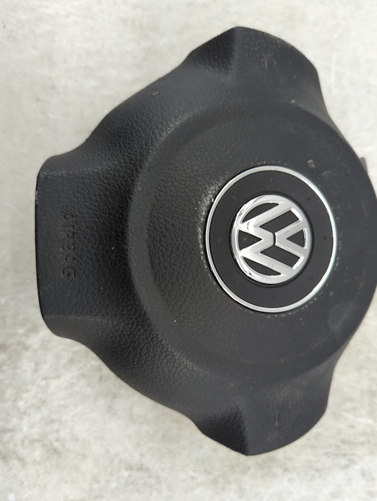 2014 Volkswagen Jetta Air Bag Driver Left Steering Wheel Mounted P/N:1KM880201E Fits OEM Used Auto Parts - Oemusedautoparts1