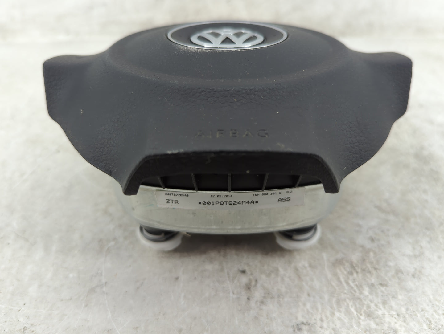 2014 Volkswagen Jetta Air Bag Driver Left Steering Wheel Mounted P/N:1KM880201E Fits OEM Used Auto Parts - Oemusedautoparts1
