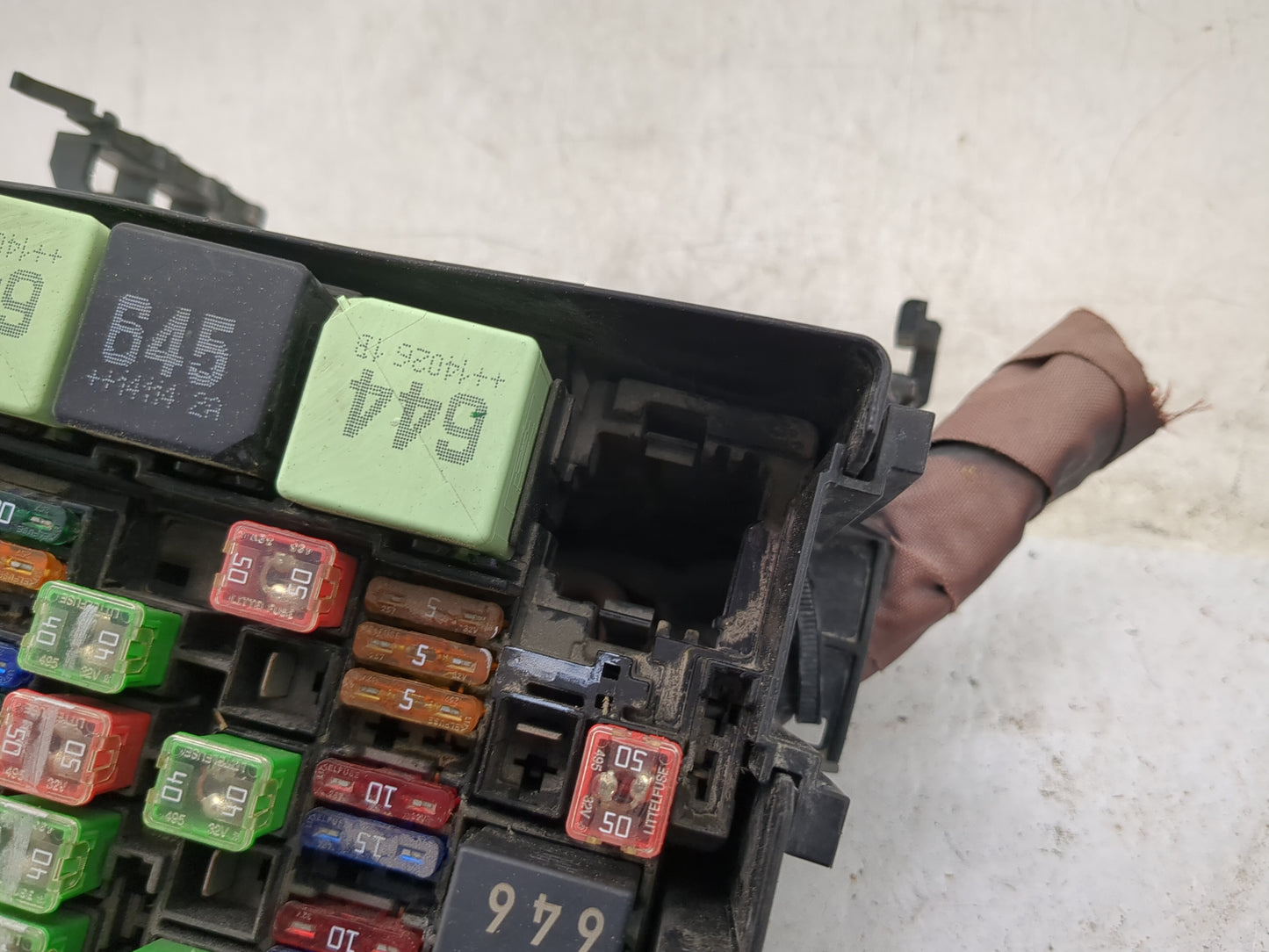 2010-2014 Volkswagen Jetta Fusebox Fuse Box Panel Relay Module P/N:5ZE00138000 Fits OEM Used Auto Parts - Oemusedautoparts1.