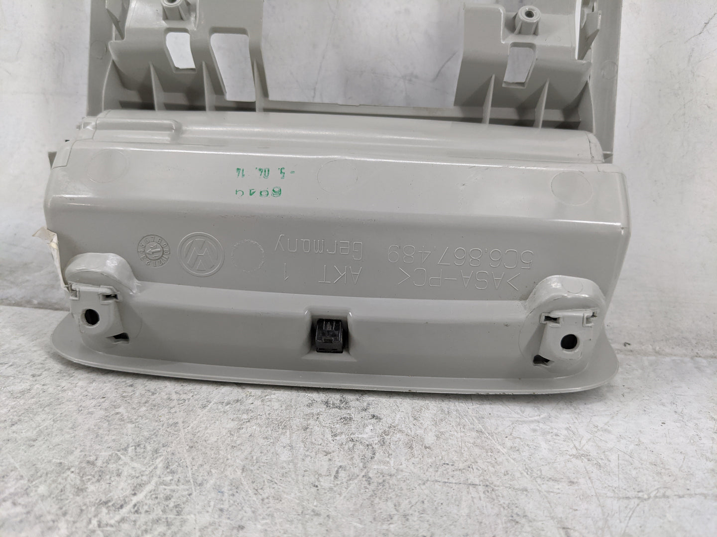 2014 Volkswagen Jetta Overhead Roof Console Gray - Oemusedautoparts1.com
