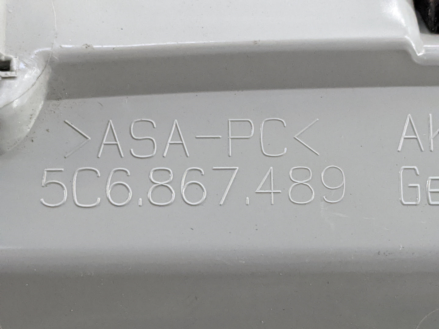 2014 Volkswagen Jetta Overhead Roof Console Gray - Oemusedautoparts1.com