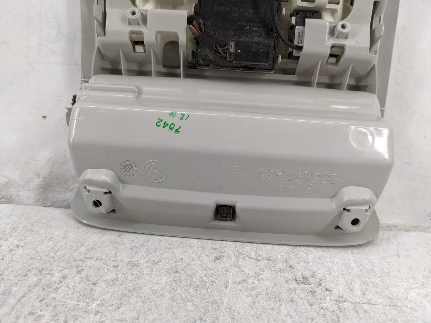 2014 Volkswagen Jetta Overhead Roof Console Gray 1478375 - Oemusedautoparts1.com