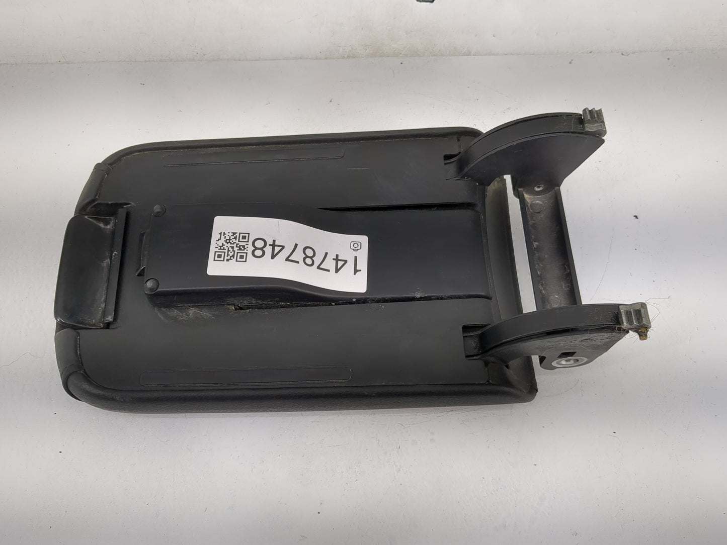 2014 Volkswagen Jetta Center Console Armrest Cover Lid Fits OEM Used Auto Parts - Oemusedautoparts1.com