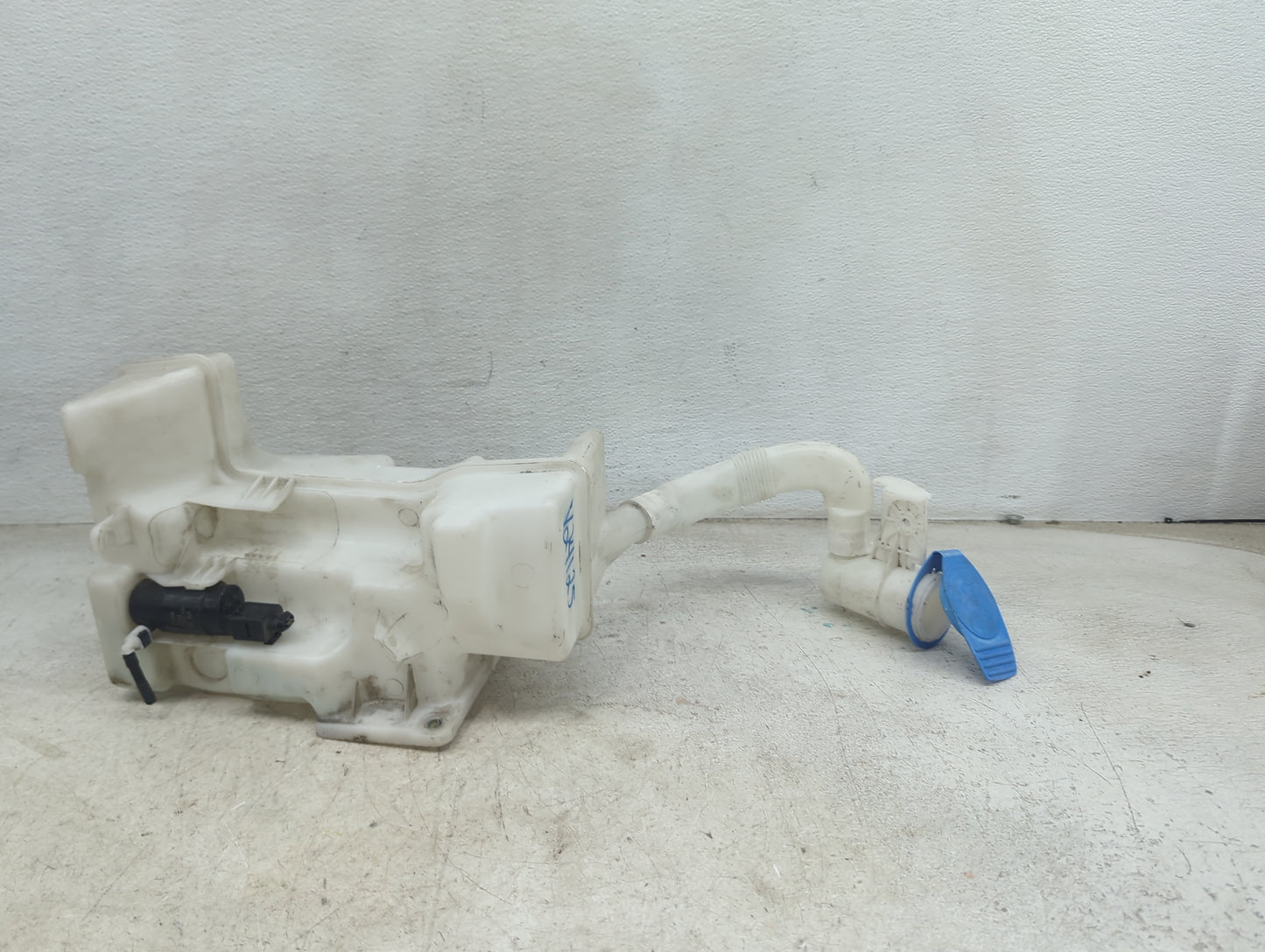 2011-2018 Volkswagen Jetta Windshield Washer Fluid Reservoir Bottle Oem 1478941 - Oemusedautoparts1.com