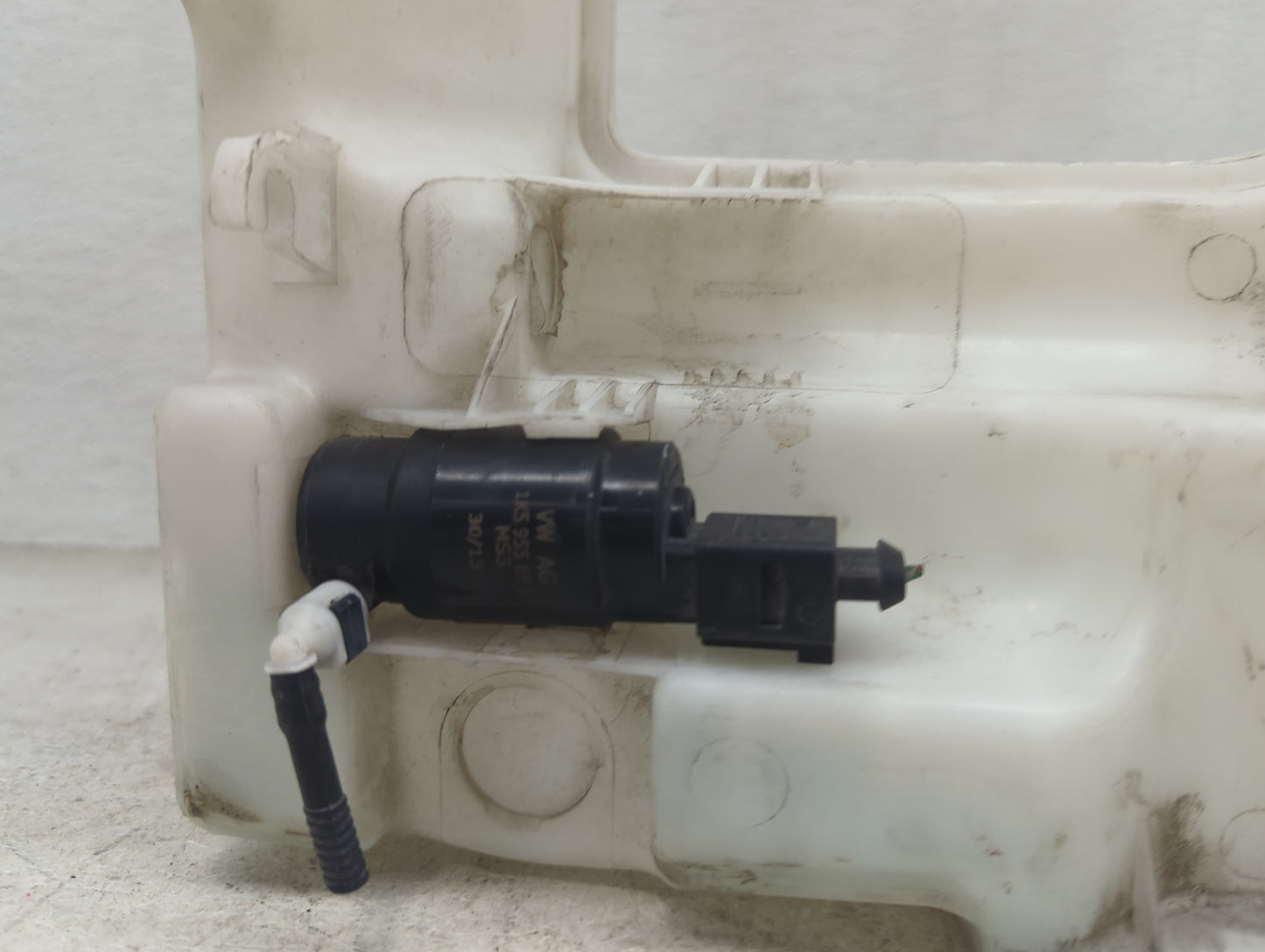 2011-2018 Volkswagen Jetta Windshield Washer Fluid Reservoir Bottle Oem 1478941 - Oemusedautoparts1.com