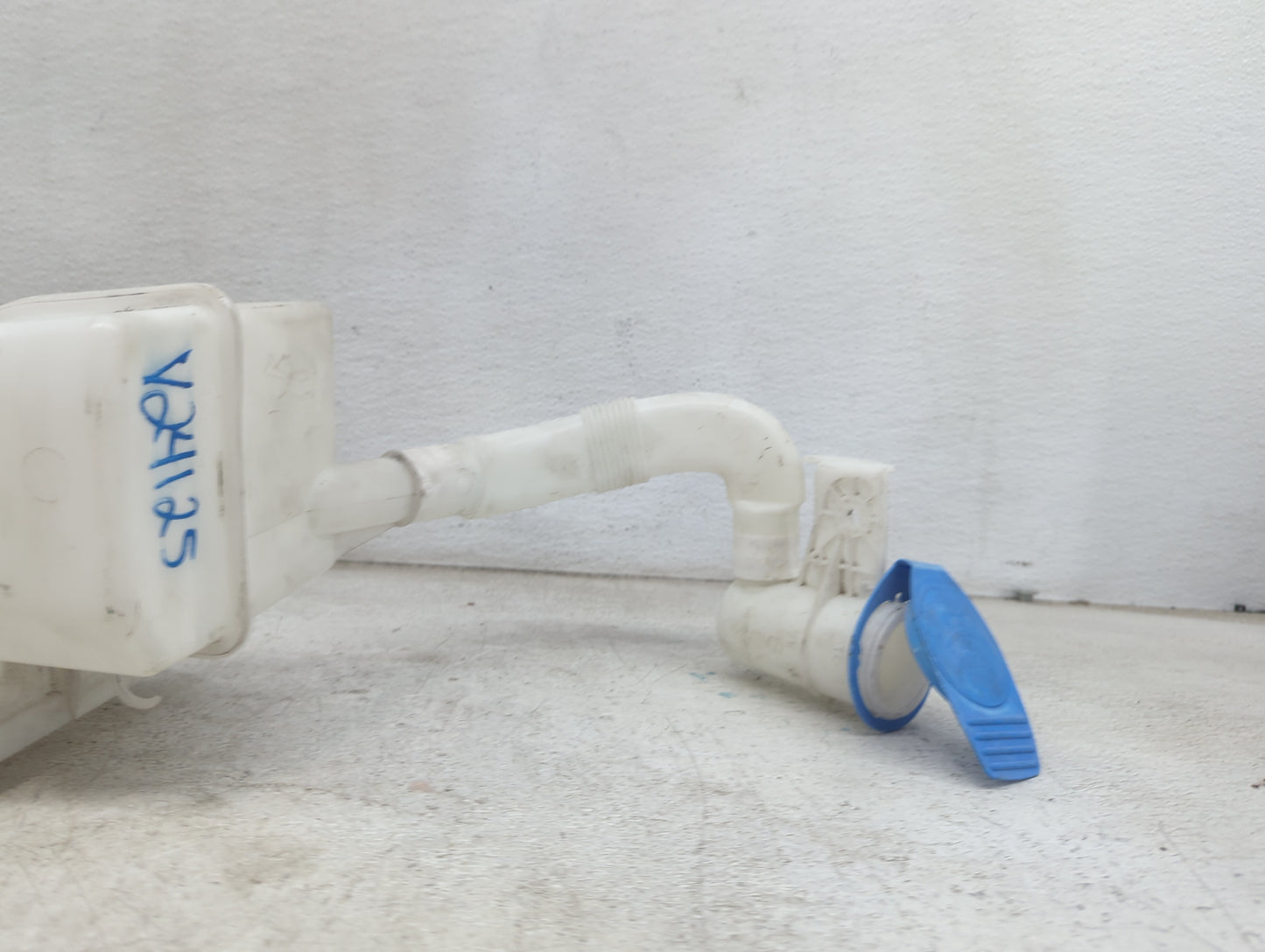 2011-2018 Volkswagen Jetta Windshield Washer Fluid Reservoir Bottle Oem 1478941 - Oemusedautoparts1.com