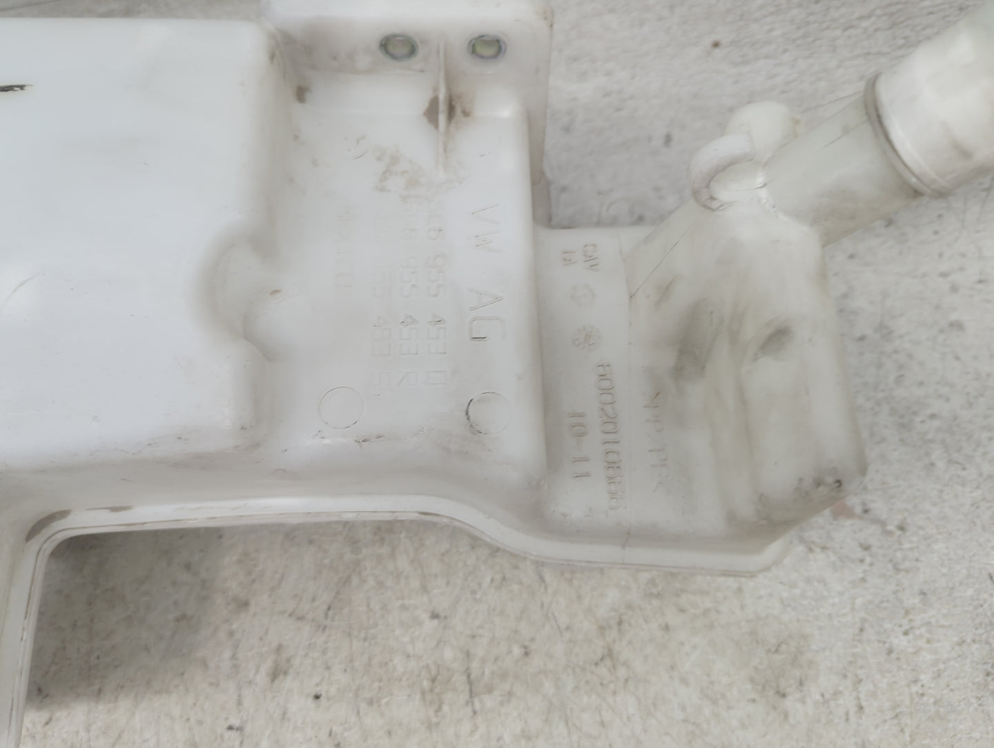 2011-2018 Volkswagen Jetta Windshield Washer Fluid Reservoir Bottle Oem 1478941 - Oemusedautoparts1.com