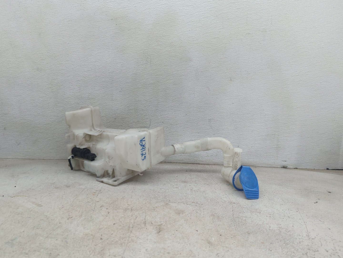 2011-2018 Volkswagen Jetta Windshield Washer Fluid Reservoir Bottle Oem 1478941 - Oemusedautoparts1.com