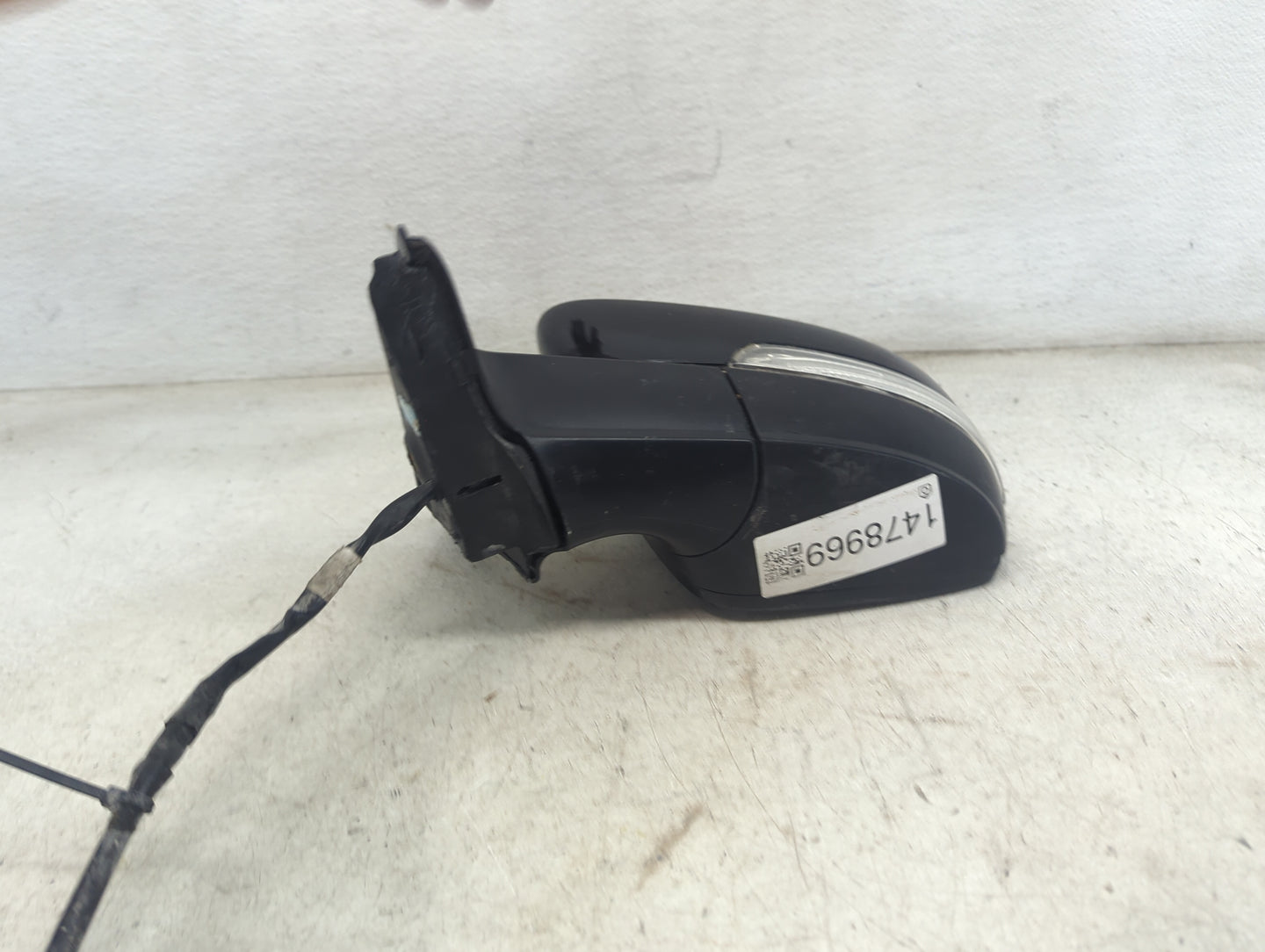 2011-2016 Volkswagen Jetta Driver Side View Mirror - Left Door Mirror OEM Used - Oemusedautoparts1.com