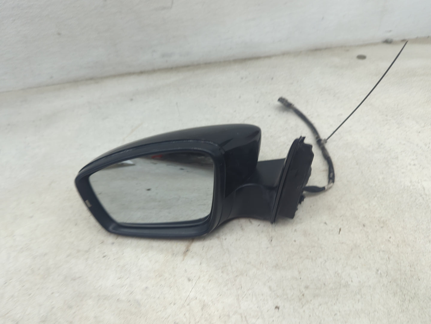 2011-2016 Volkswagen Jetta Driver Side View Mirror - Left Door Mirror OEM Used - Oemusedautoparts1.com