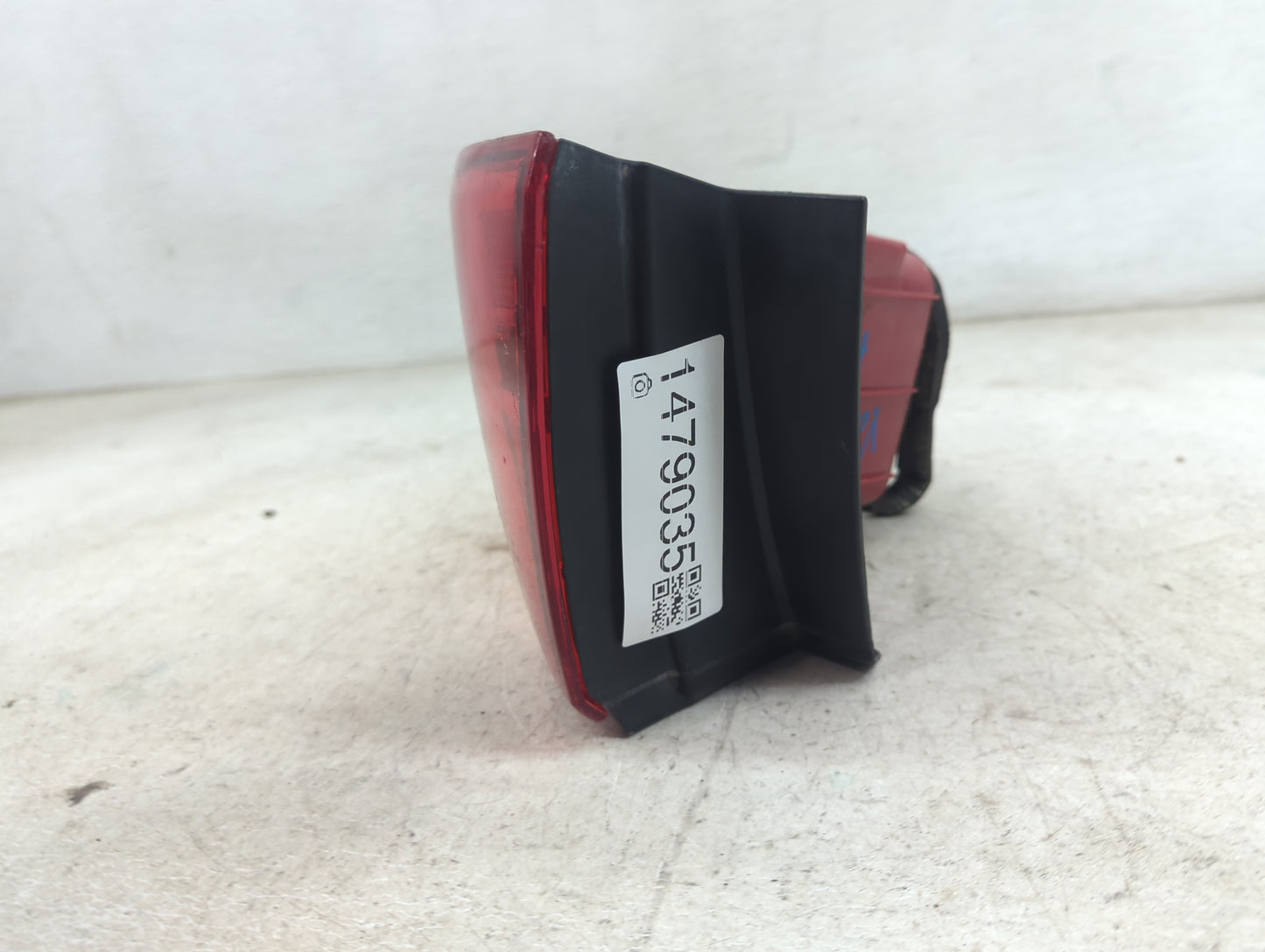 2011-2014 Volkswagen Jetta Tail Light Assembly Passenger Right OEM Fits Fits 2011 2012 2013 2014 OEM Used Auto Parts - Oemus