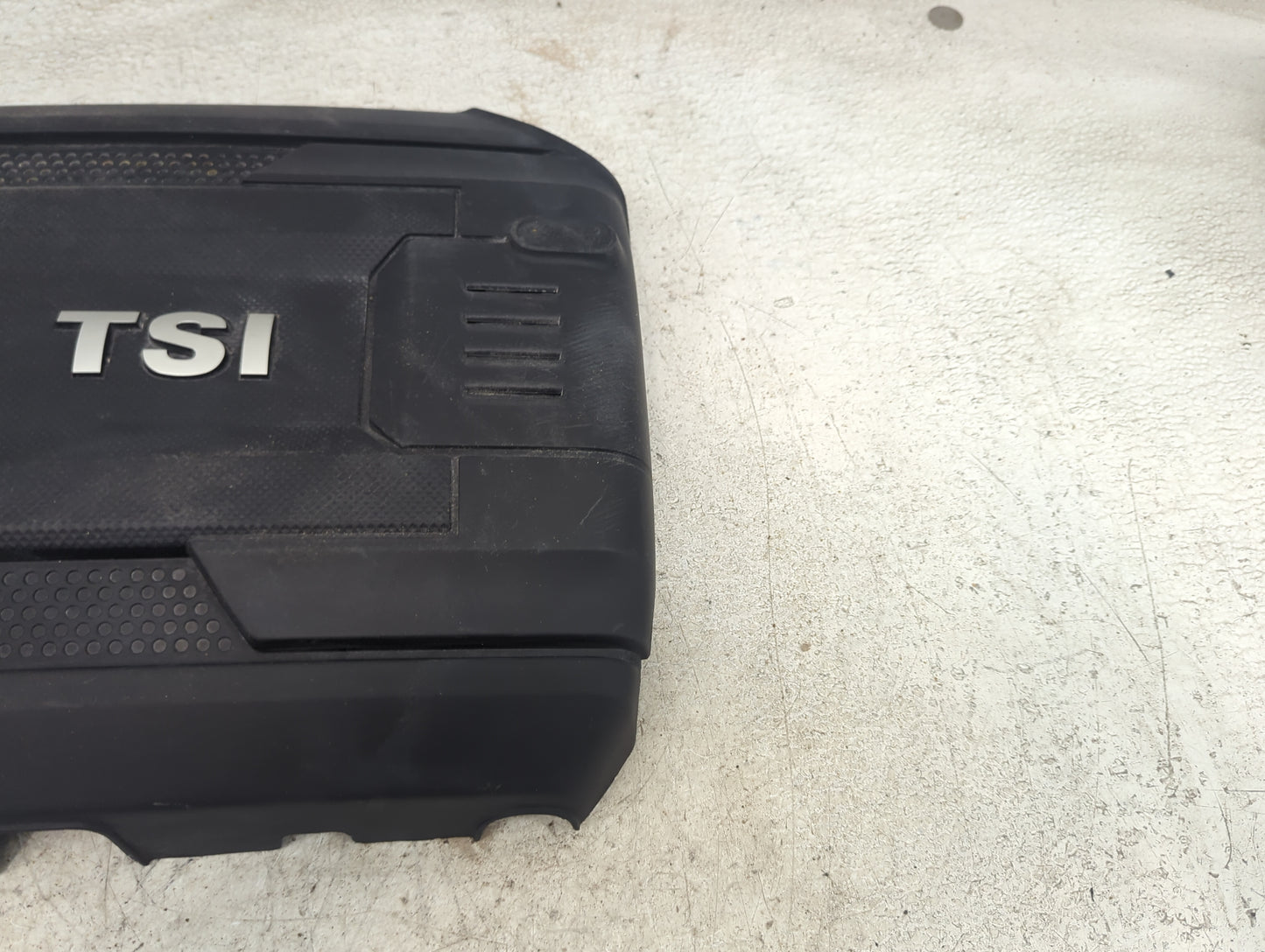2014 Volkswagen Jetta Engine Cover 1479209 - Oemusedautoparts1.com