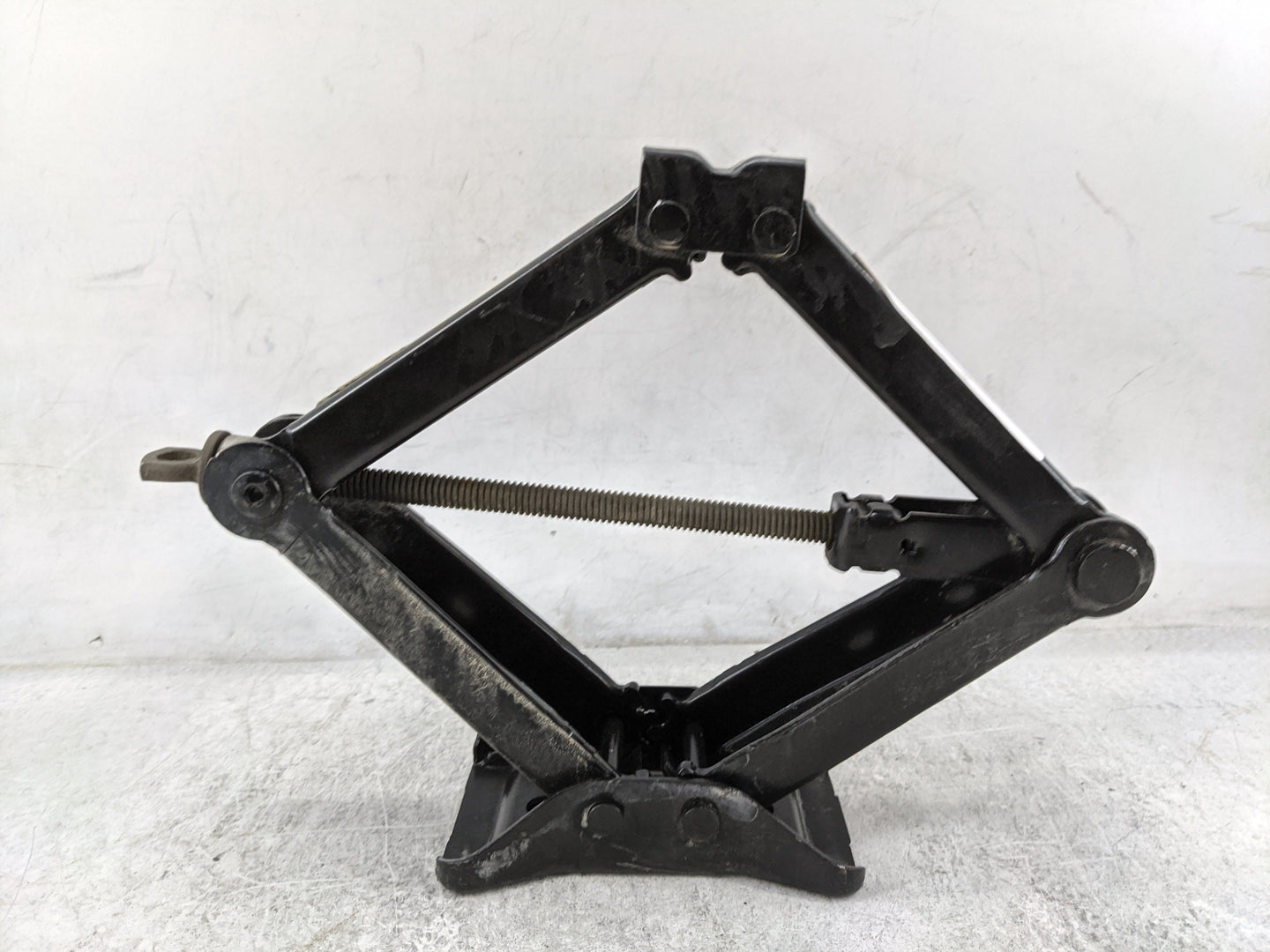 2014 Volkswagen Jetta Spare Scissor Car Jack 1480190 - Oemusedautoparts1.com