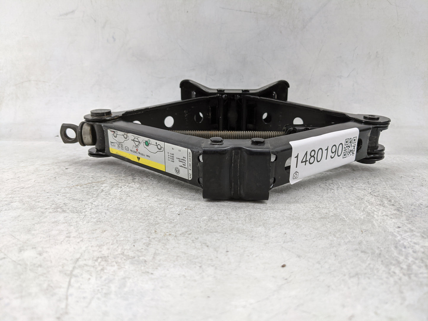 2014 Volkswagen Jetta Spare Scissor Car Jack 1480190 - Oemusedautoparts1.com