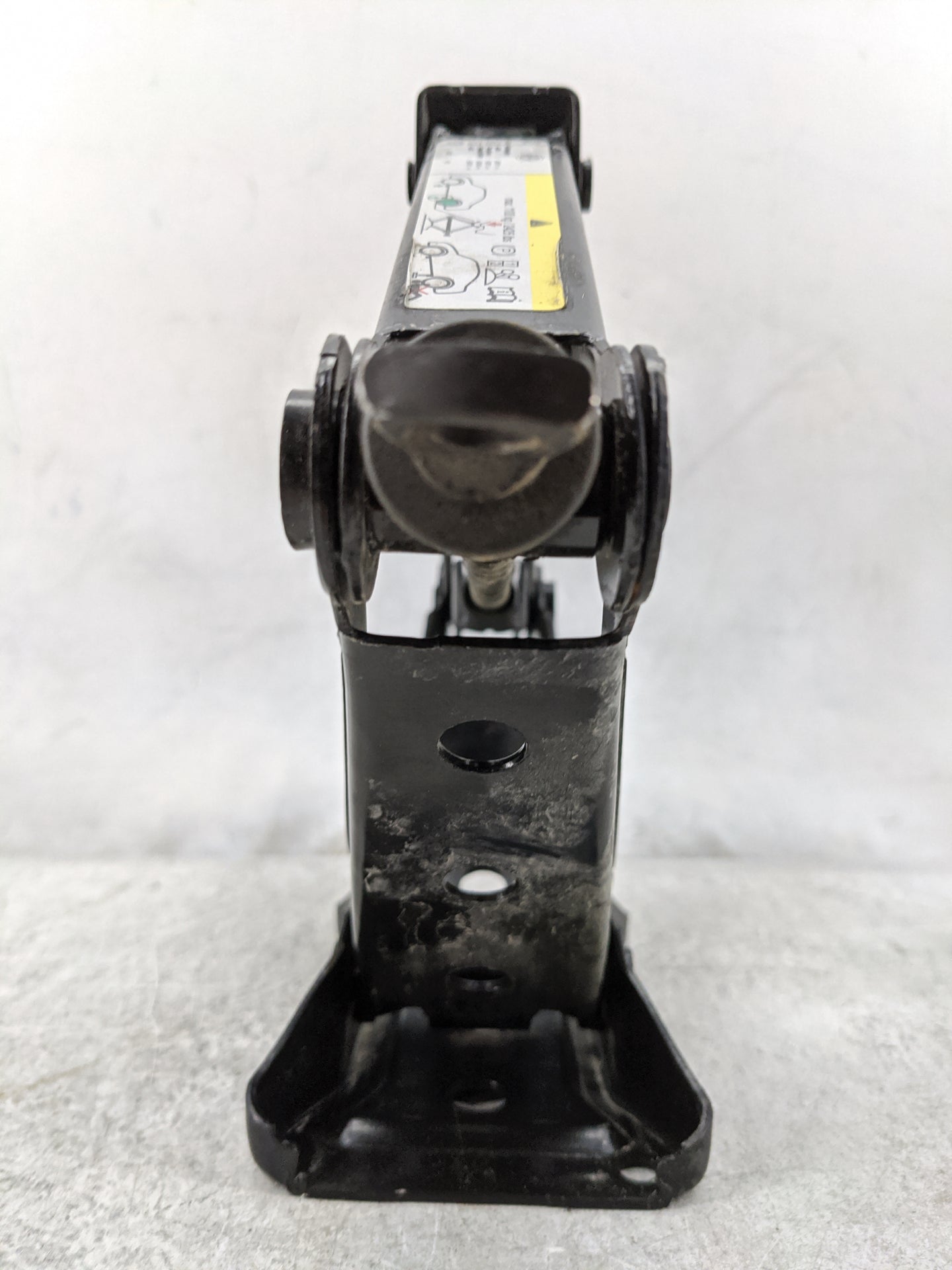 2014 Volkswagen Jetta Spare Scissor Car Jack 1480190 - Oemusedautoparts1.com