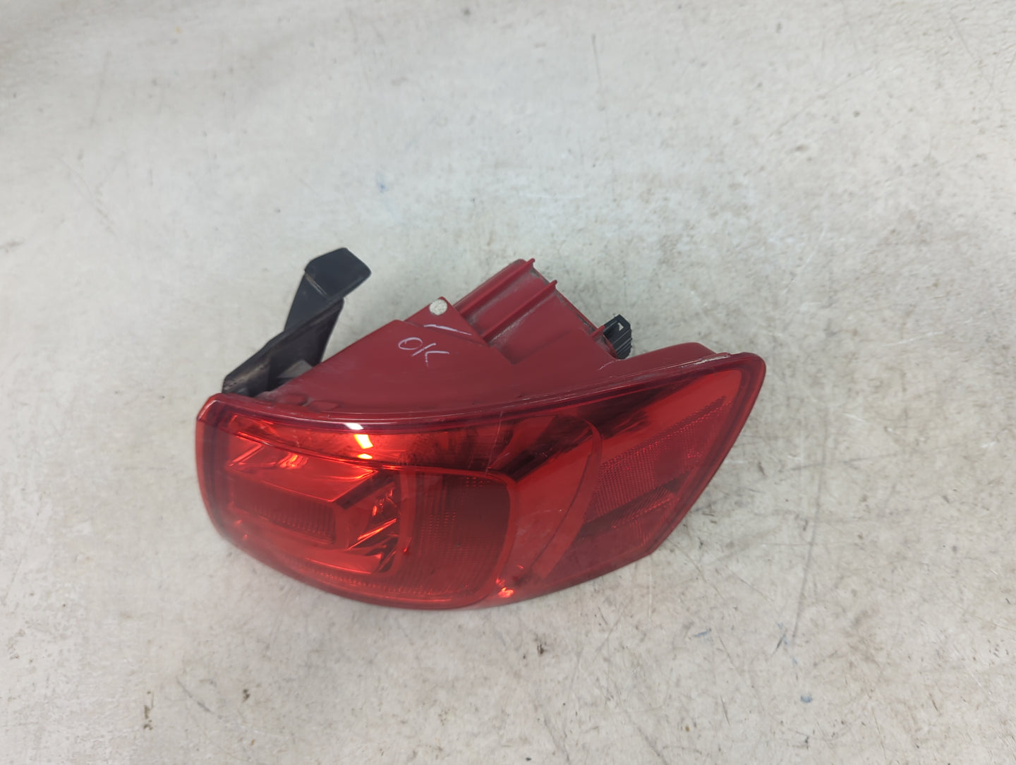 2011-2014 Volkswagen Jetta Tail Light Assembly Driver Left OEM Fits Fits 2011 2012 2013 2014 OEM Used Auto Parts - Oemusedau