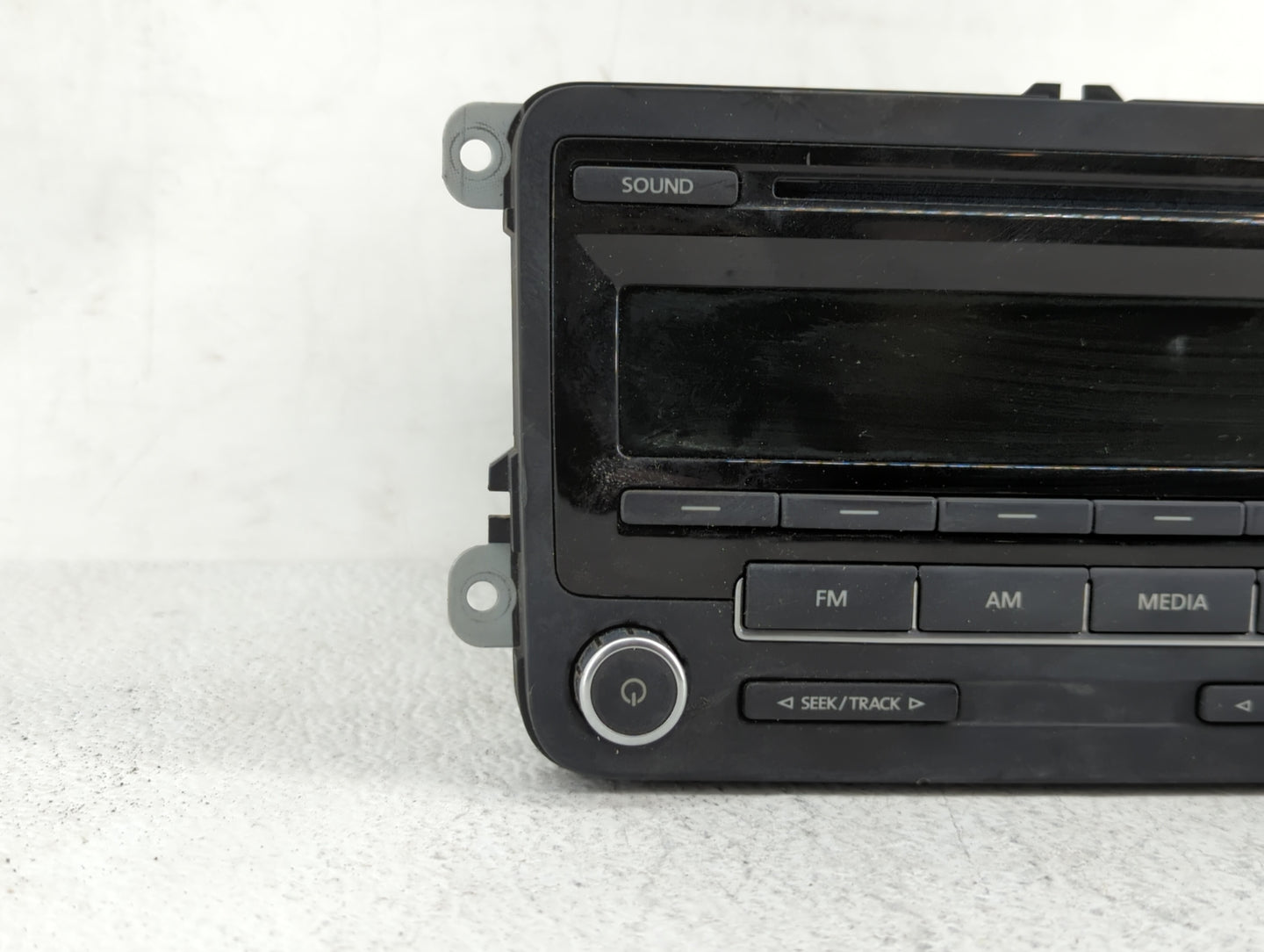 2011-2014 Volkswagen Jetta Am Fm Cd Player Radio Receiver - Oemusedautoparts1.com