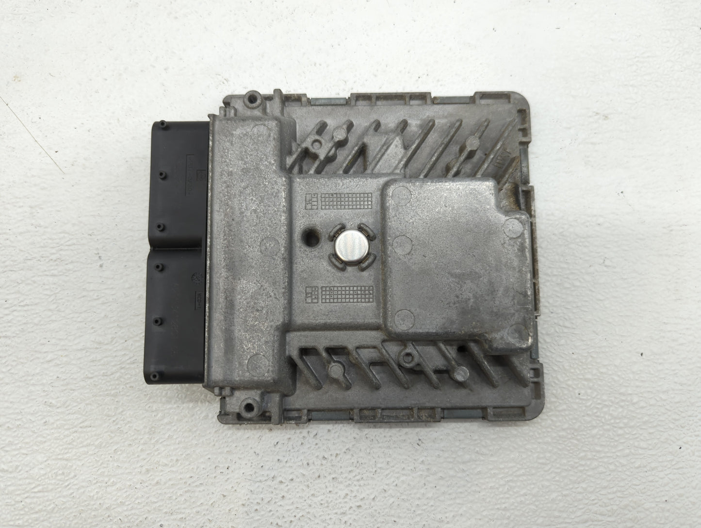 2014 Volkswagen Jetta PCM Engine Control Computer ECU ECM PCU OEM P/N:06K 906 070 C 06K 907 425, 06K 906 070 F Fits OEM Used