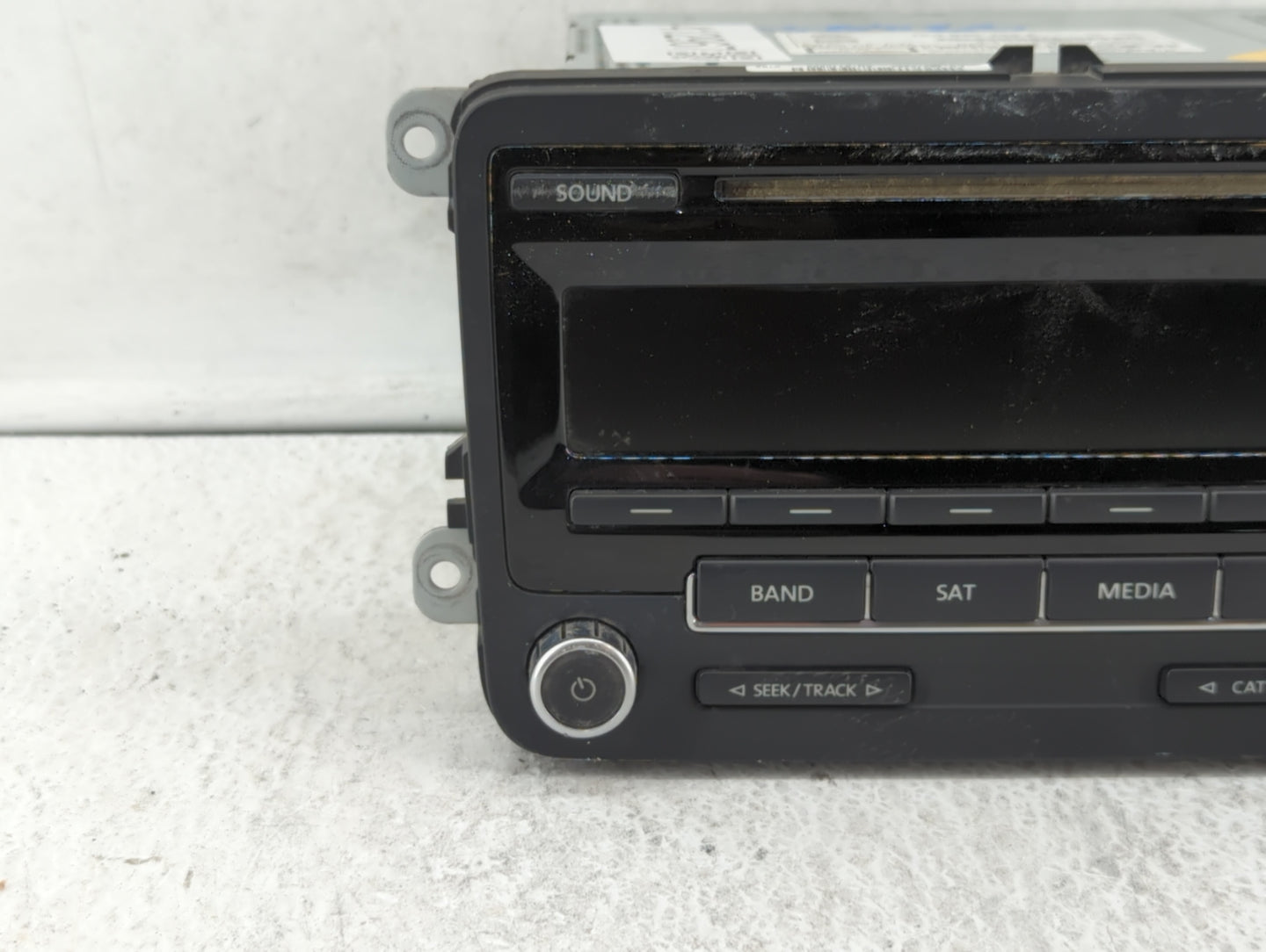 2014-2014 Volkswagen Jetta Am Fm Cd Player Radio Receiver - Oemusedautoparts1.com