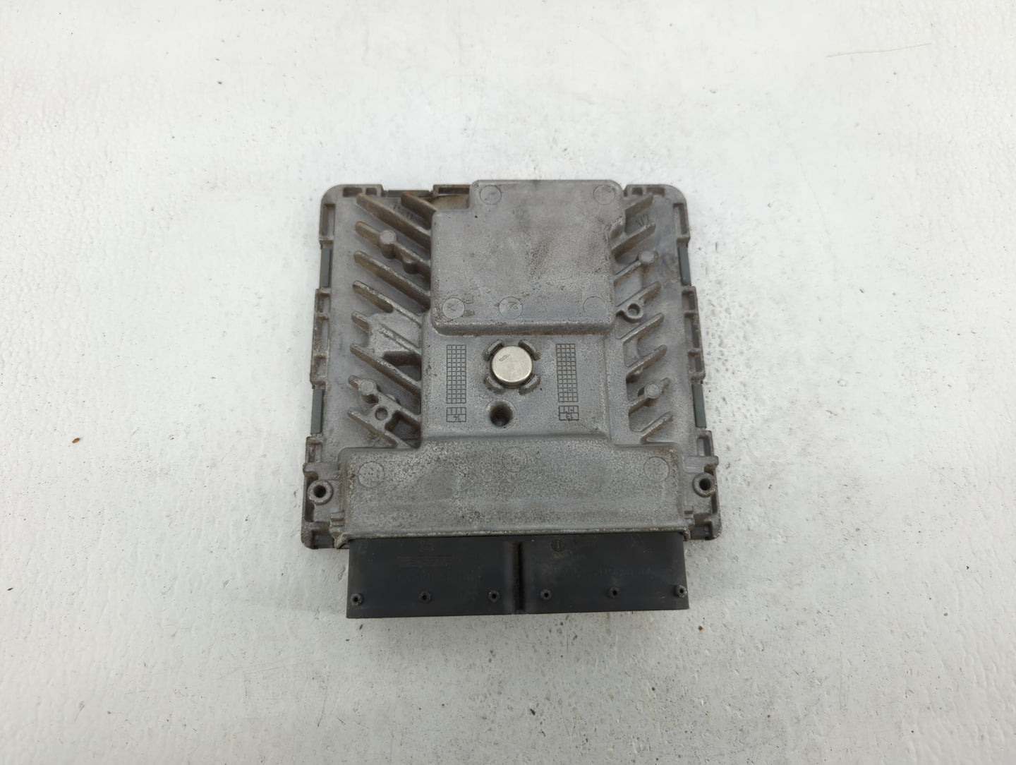 2014 Volkswagen Jetta PCM Engine Control Computer ECU ECM PCU OEM P/N:06K 906 070 C 06K 907 425, 06K 906 070 F Fits OEM Used