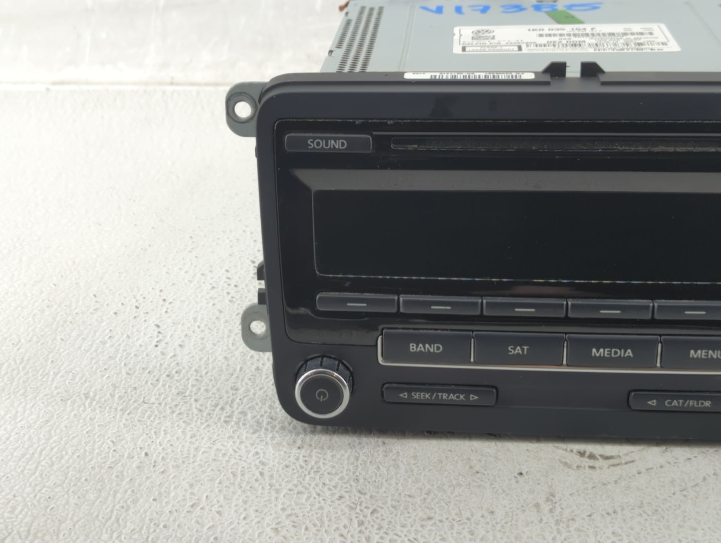 2014-2014 Volkswagen Jetta Am Fm Cd Player Radio Receiver - Oemusedautoparts1.com