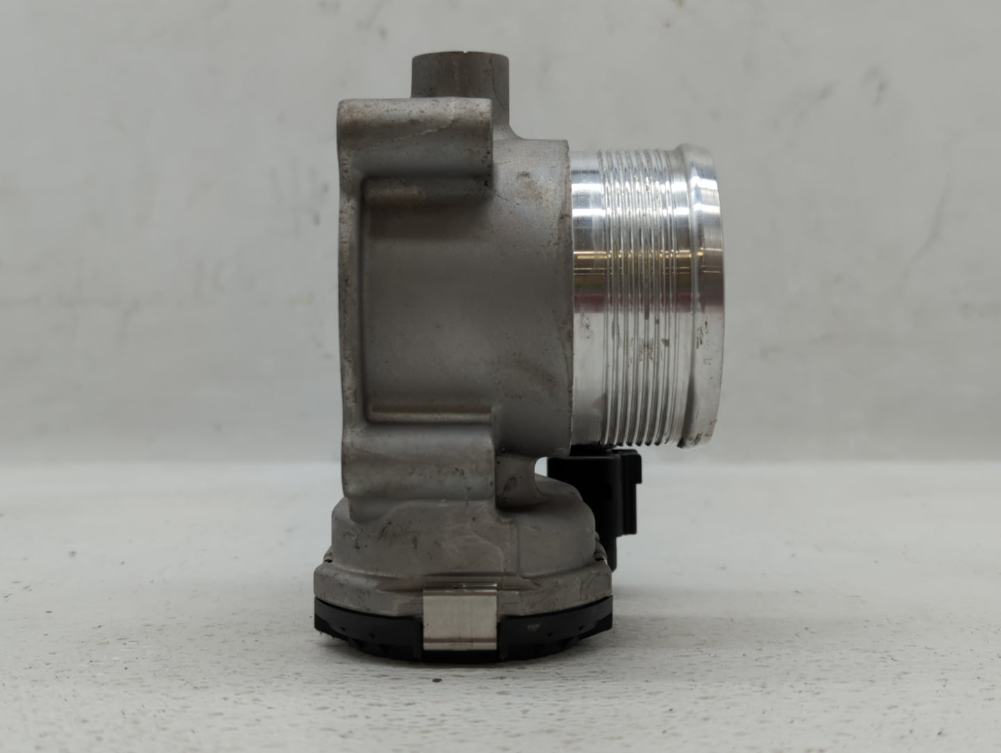 2014-2017 Volkswagen Jetta Throttle Body P/N:06K 133 062 D Fits Fits 2014 2015 2016 2017 OEM Used Auto Parts - Oemusedautopa