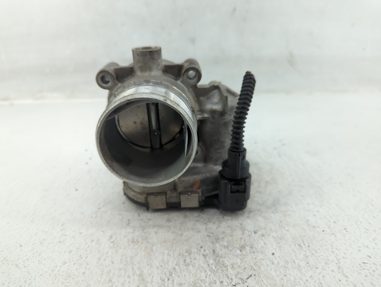 2014-2017 Volkswagen Jetta Throttle Body P/N:06K 133 062 D Fits Fits 2014 2015 2016 2017 OEM Used Auto Parts - Oemusedautopa