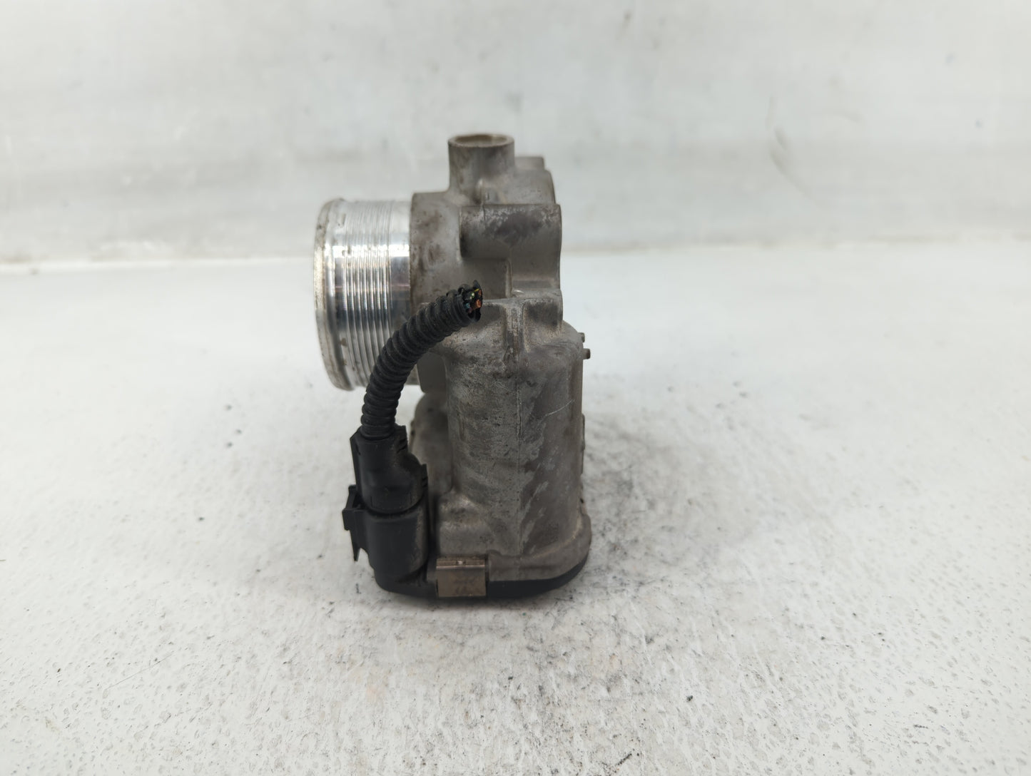 2014-2017 Volkswagen Jetta Throttle Body P/N:06K 133 062 D Fits Fits 2014 2015 2016 2017 OEM Used Auto Parts - Oemusedautopa
