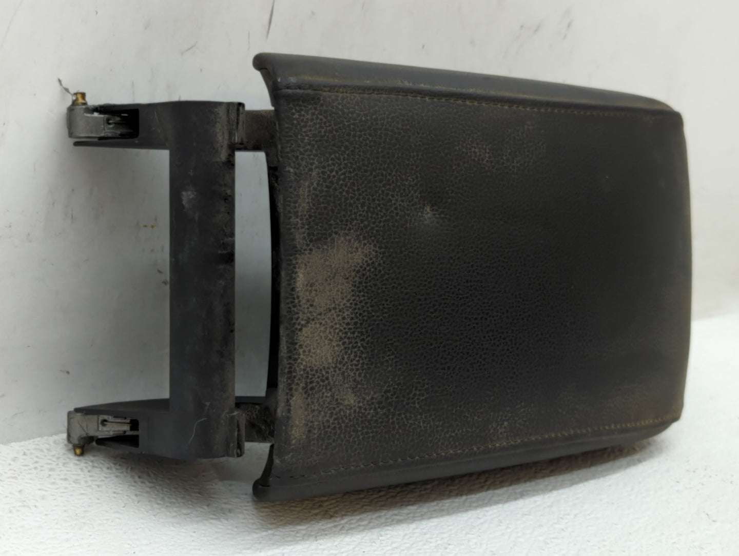 2014 Volkswagen Jetta Center Console Armrest Cover Lid Black - Oemusedautoparts1.com