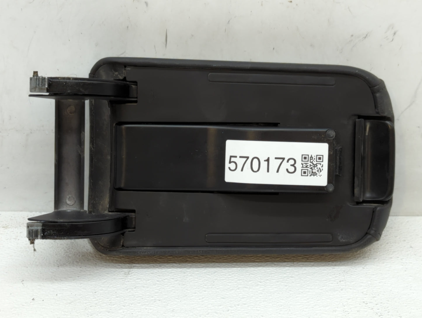 2014 Volkswagen Jetta Center Console Armrest Cover Lid Black - Oemusedautoparts1.com