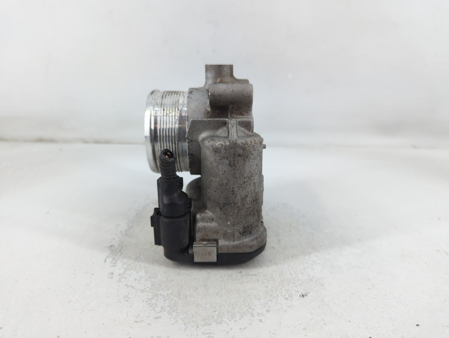 2014-2017 Volkswagen Jetta Throttle Body P/N:06K 133 062 D Fits Fits 2014 2015 2016 2017 OEM Used Auto Parts - Oemusedautopa