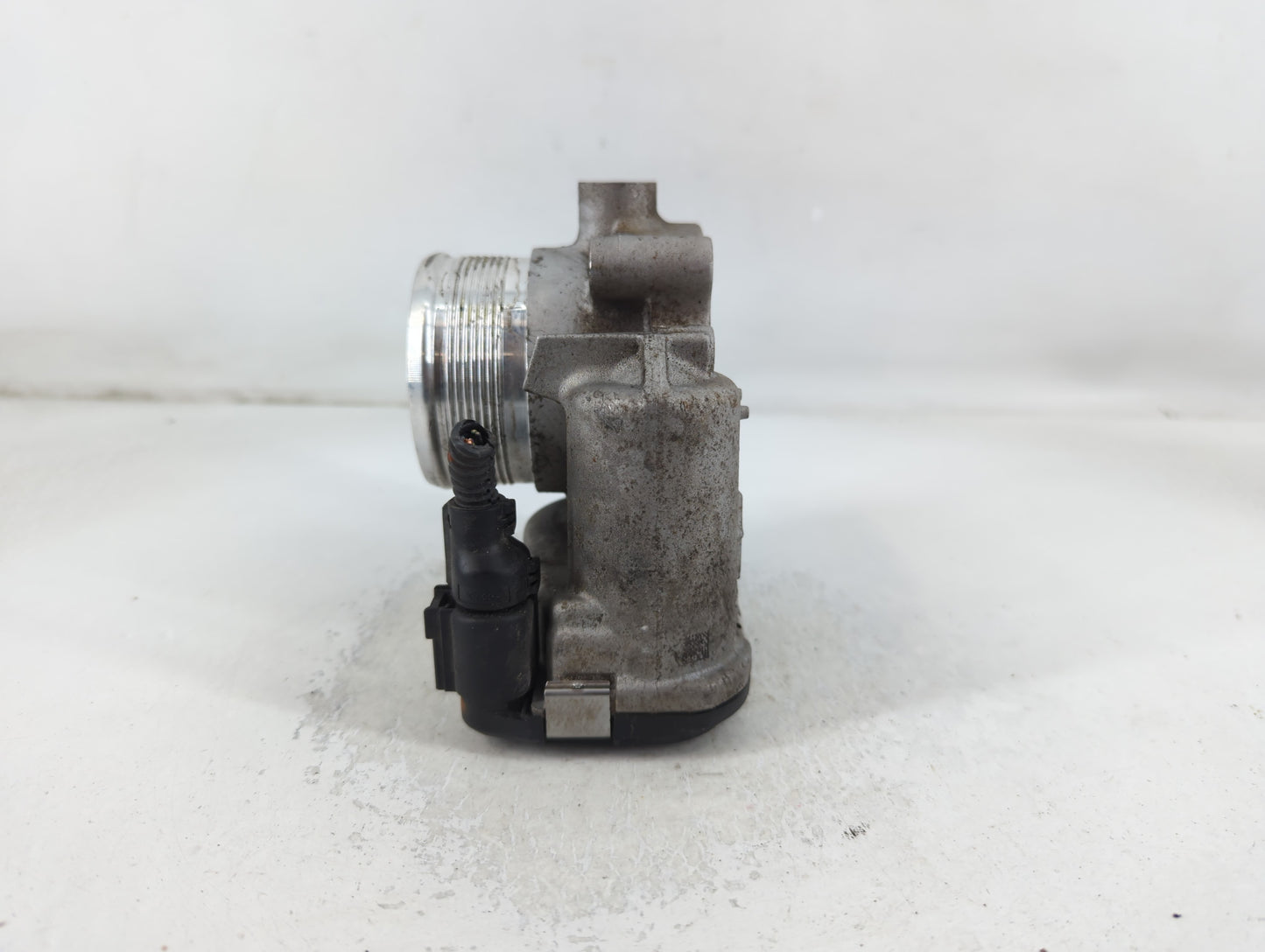 2014-2017 Volkswagen Jetta Throttle Body P/N:06K 133 062 D Fits Fits 2014 2015 2016 2017 OEM Used Auto Parts - Oemusedautopa