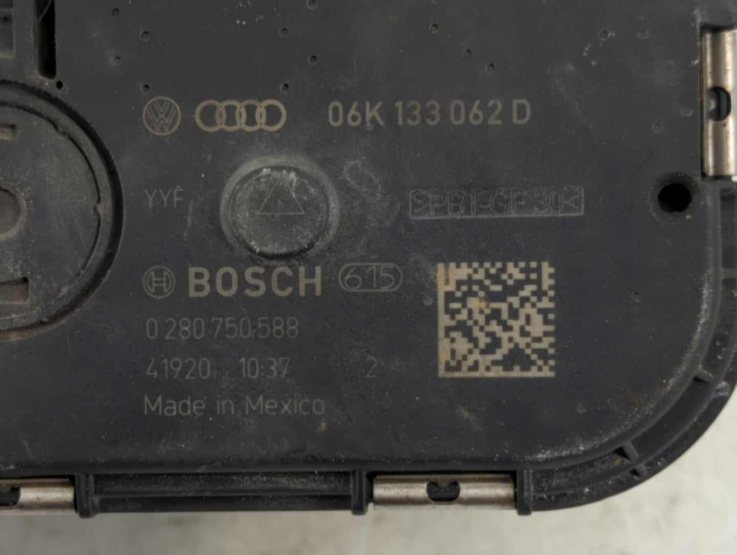 2014-2017 Volkswagen Jetta Throttle Body P/N:06K 133 062 D Fits Fits 2014 2015 2016 2017 OEM Used Auto Parts - Oemusedautopa