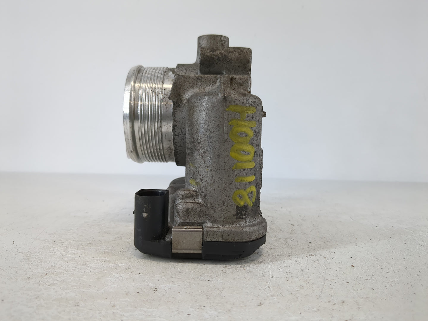 2014 Volkswagen Passat Throttle Body P/N:06K 133 062 D Fits OEM Used Auto Parts - Oemusedautoparts1.com