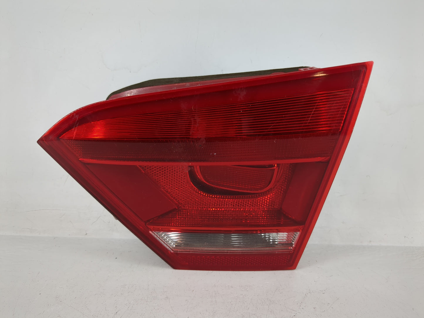 2012-2015 Volkswagen Passat Tail Light Assembly Passenger Right OEM P/N:561 945 094 C Fits Fits 2012 2013 2014 2015 OEM Used