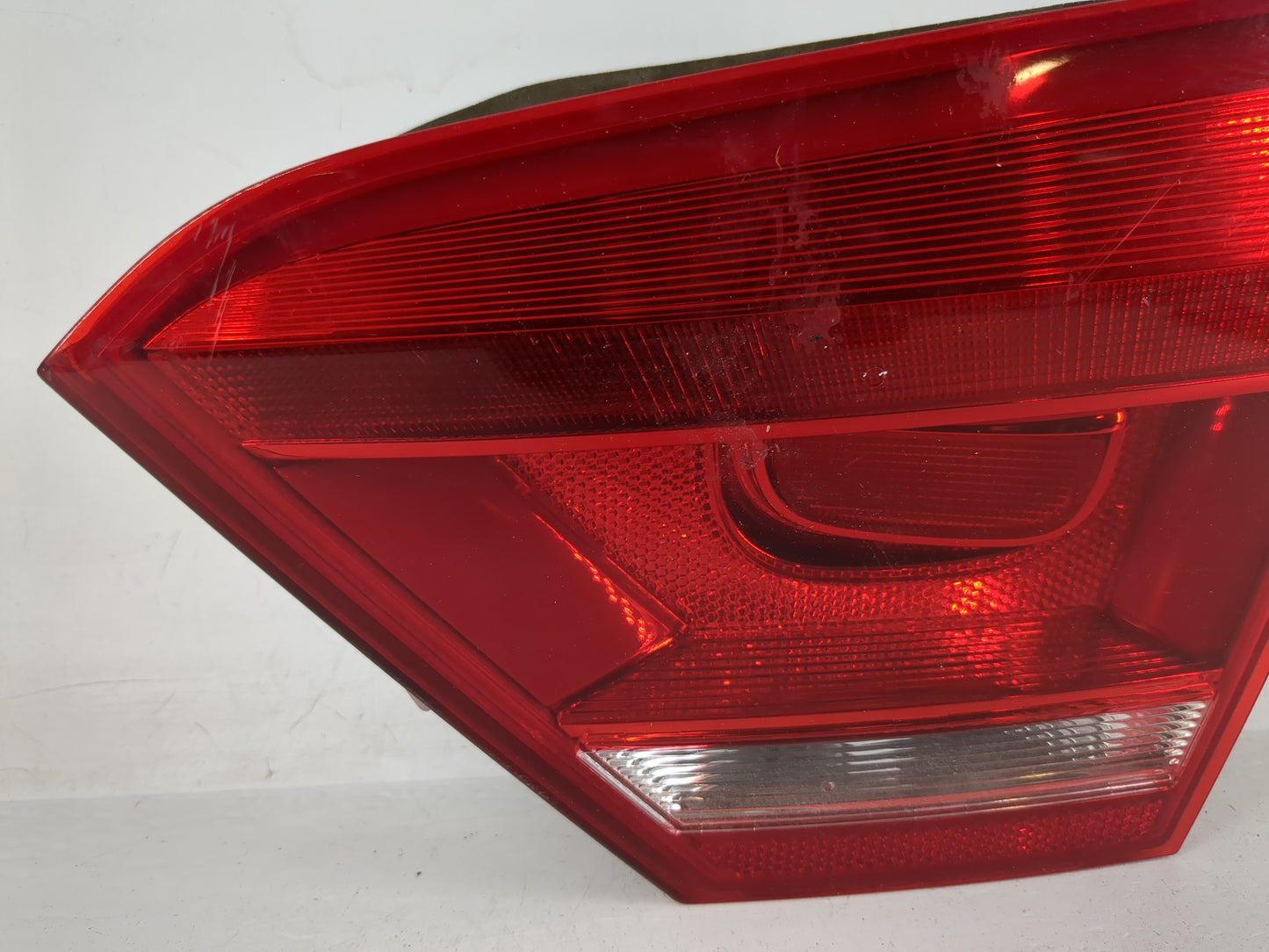 2012-2015 Volkswagen Passat Tail Light Assembly Passenger Right OEM P/N:561 945 094 C Fits Fits 2012 2013 2014 2015 OEM Used