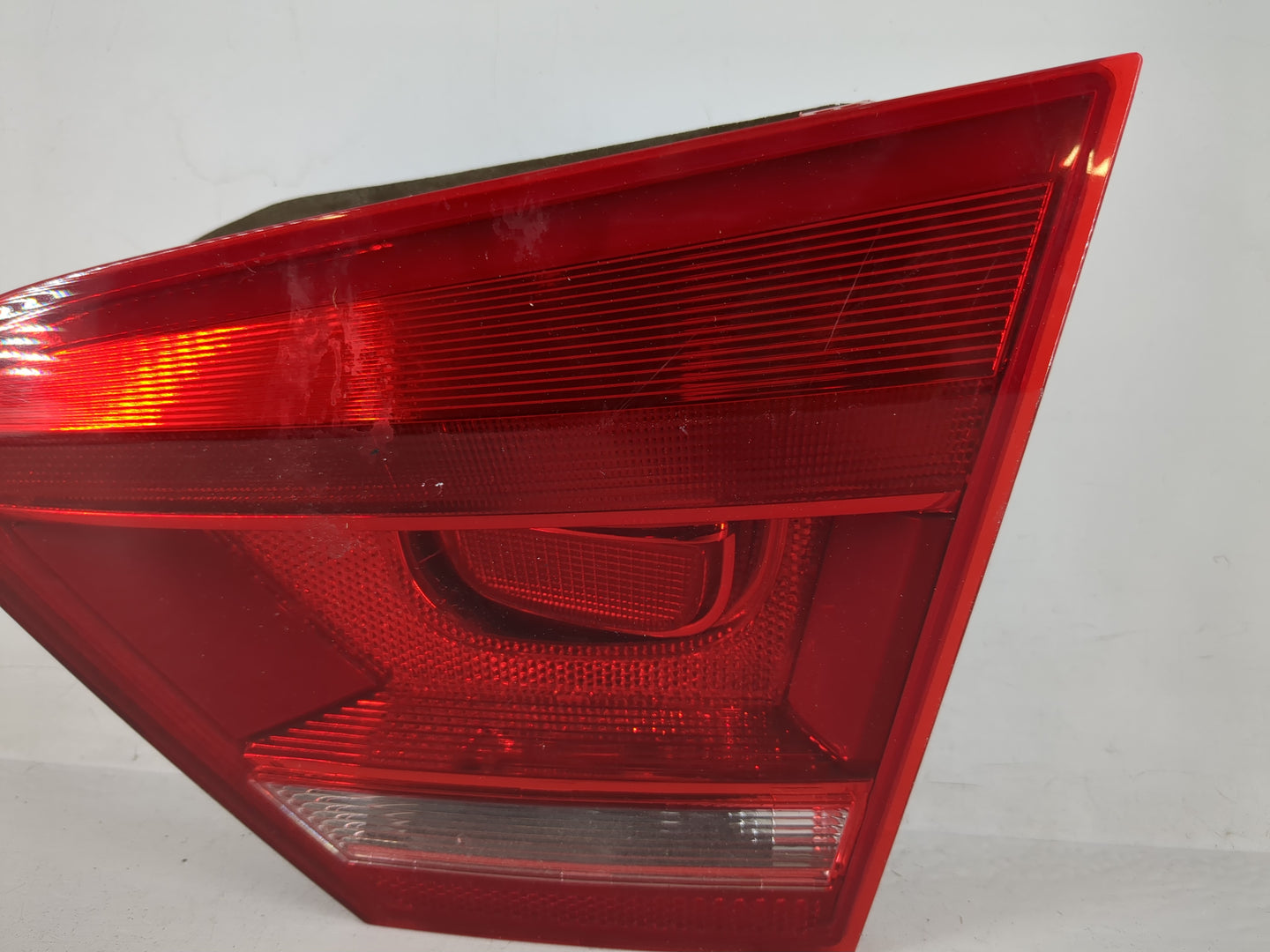 2012-2015 Volkswagen Passat Tail Light Assembly Passenger Right OEM P/N:561 945 094 C Fits Fits 2012 2013 2014 2015 OEM Used