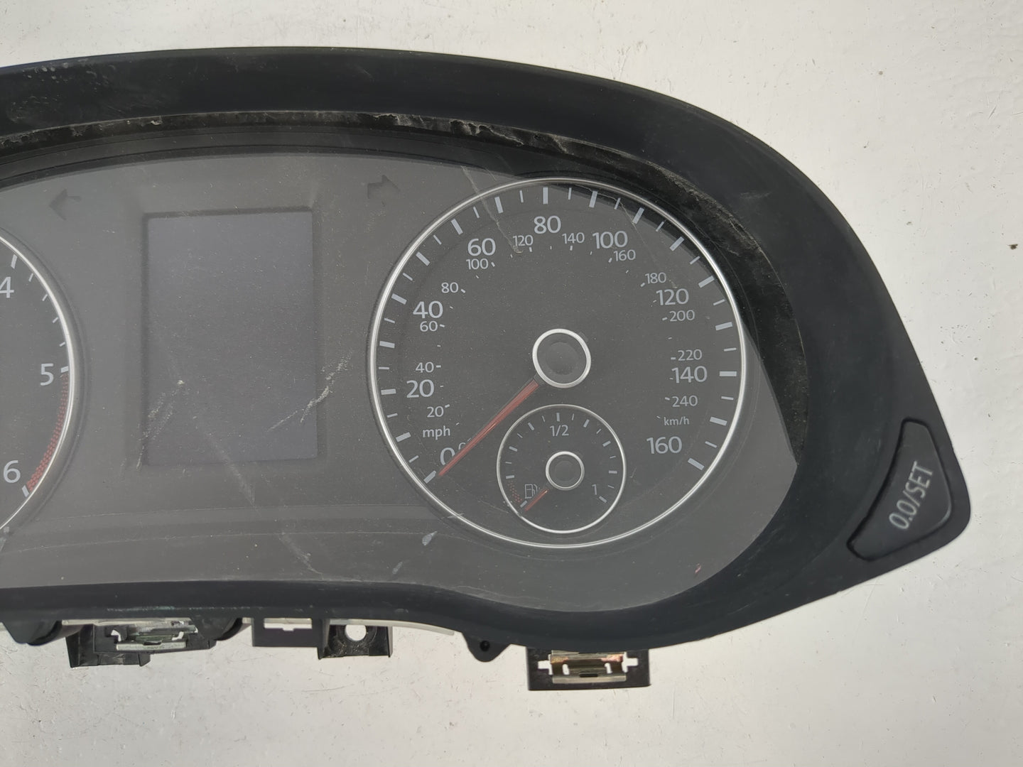2013-2014 Volkswagen Passat Instrument Cluster Speedometer Gauges P/N:561 920 970 G Fits Fits 2013 2014 OEM Used Auto Parts 