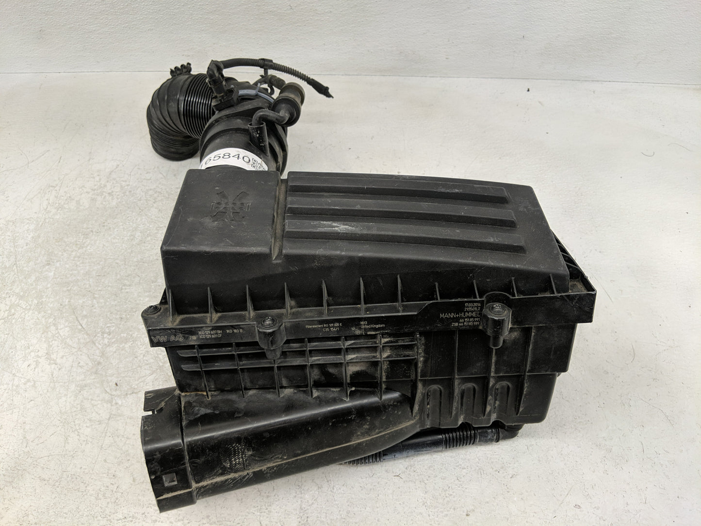 2012-2014 Volkswagen Passat Air Cleaner Intake-duct Hose Tube - Oemusedautoparts1.com