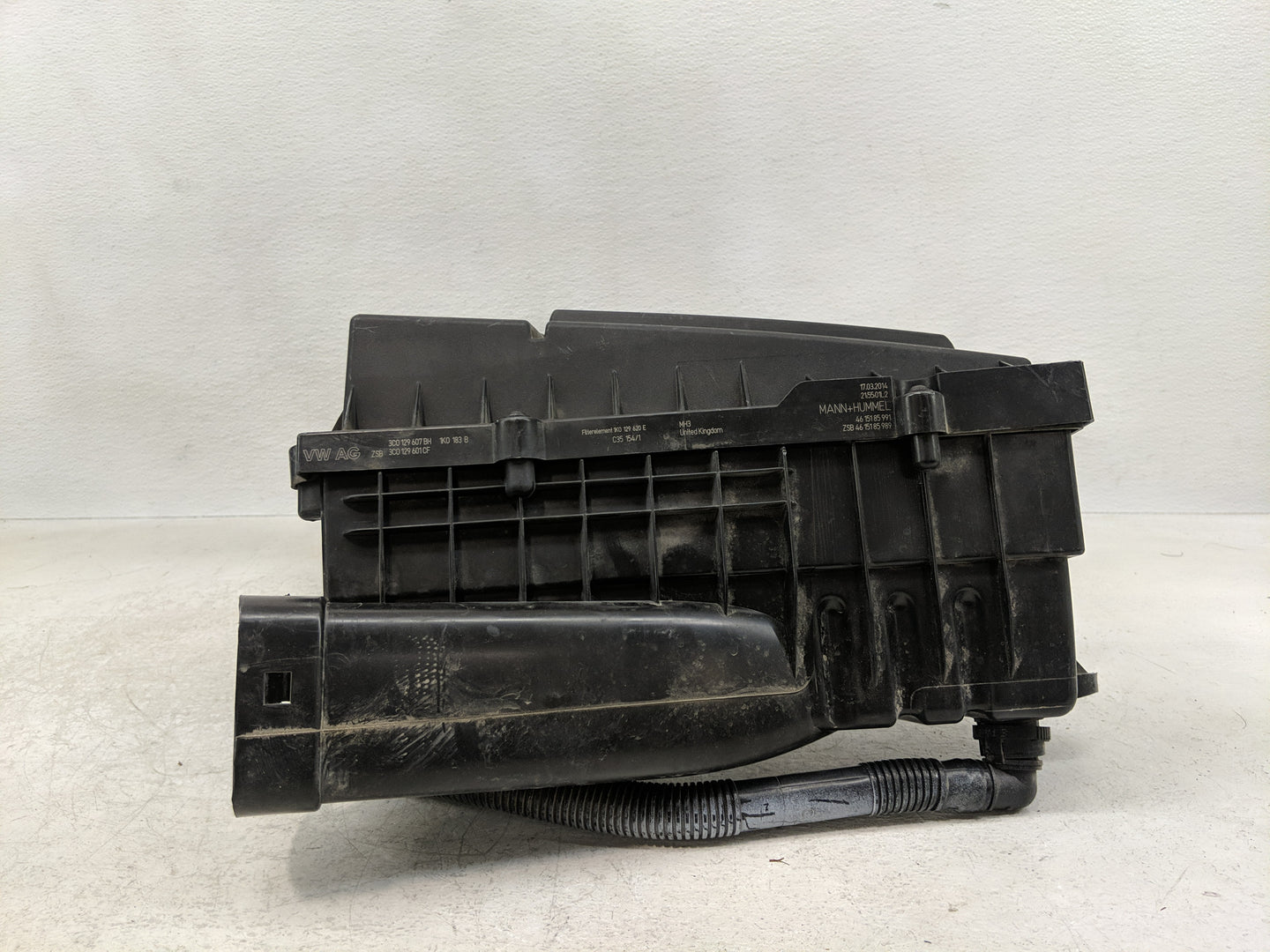 2012-2014 Volkswagen Passat Air Cleaner Intake-duct Hose Tube - Oemusedautoparts1.com