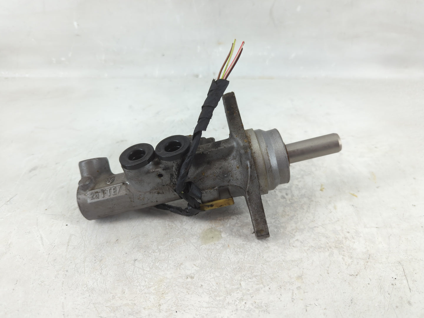 2013-2015 Volkswagen Passat Brake Master Cylinder - Oemusedautoparts1.com