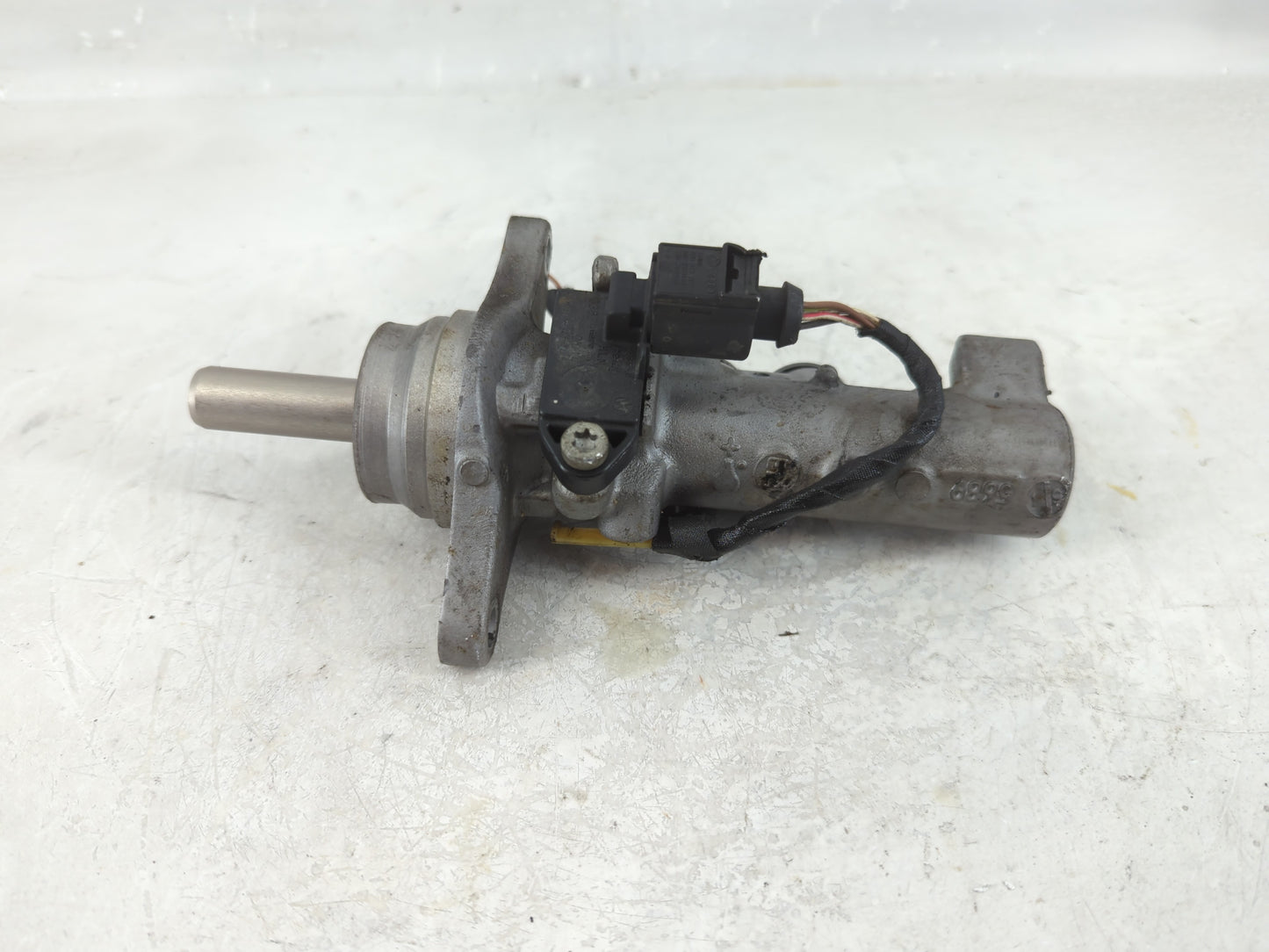 2013-2015 Volkswagen Passat Brake Master Cylinder - Oemusedautoparts1.com